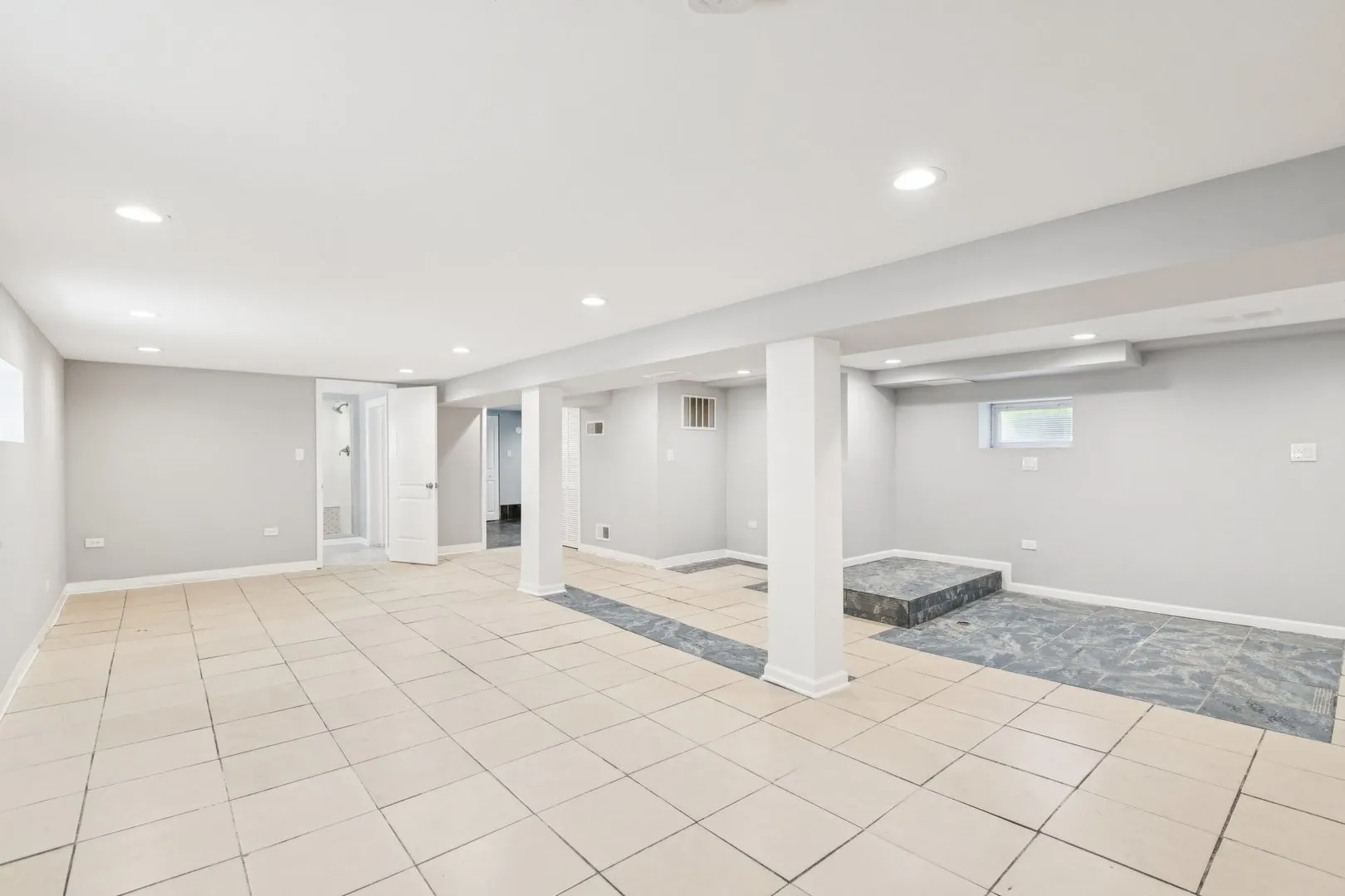 8753 S TROY Avenue IL