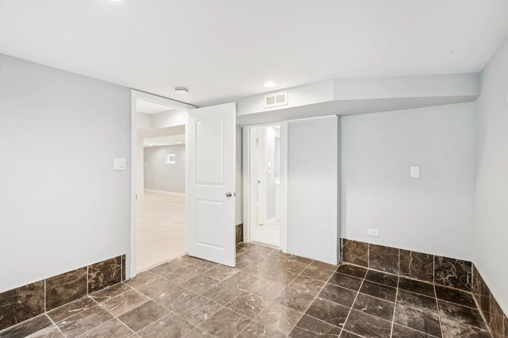 8753 S TROY Avenue IL