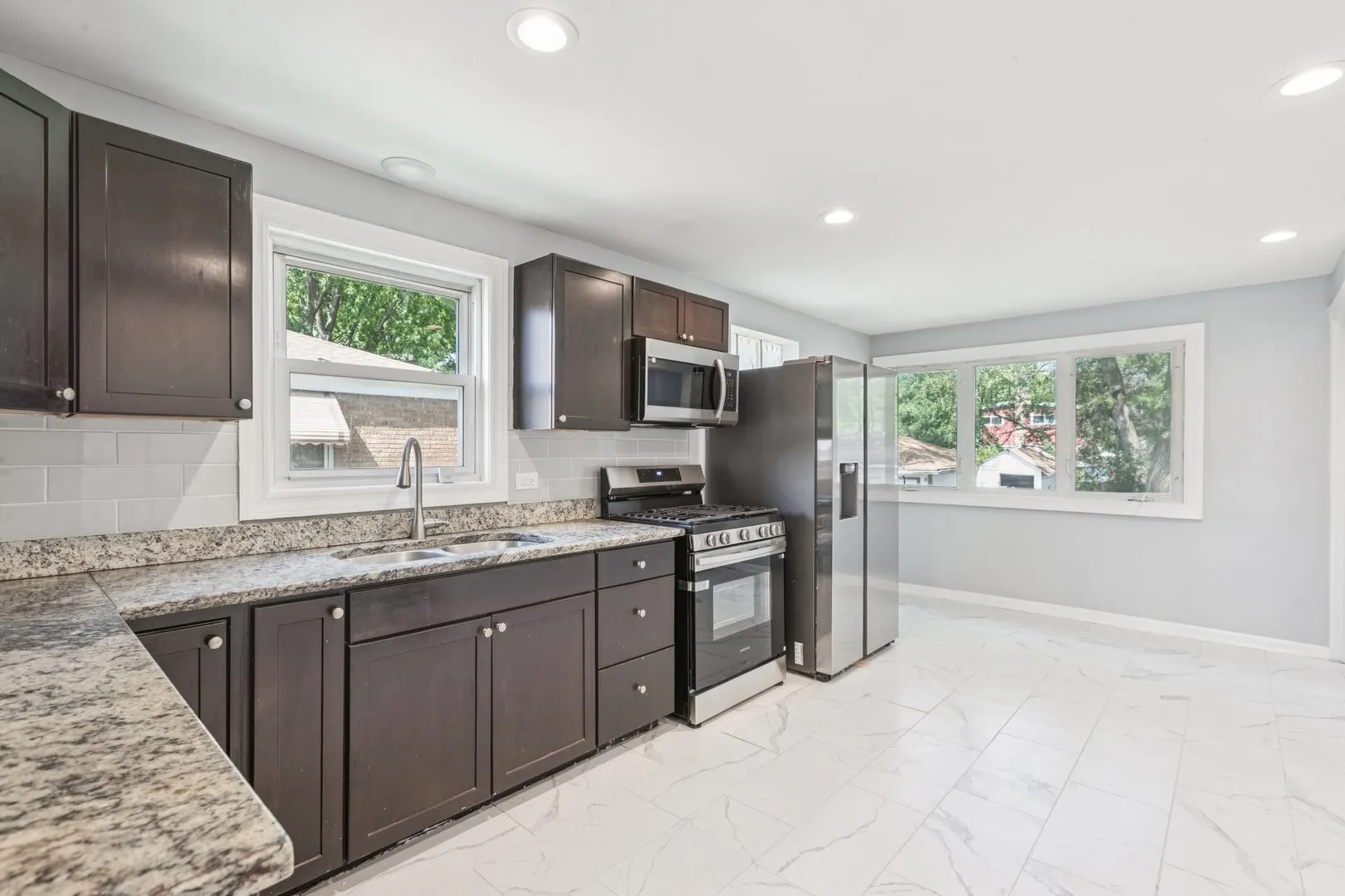 8753 S TROY Avenue IL