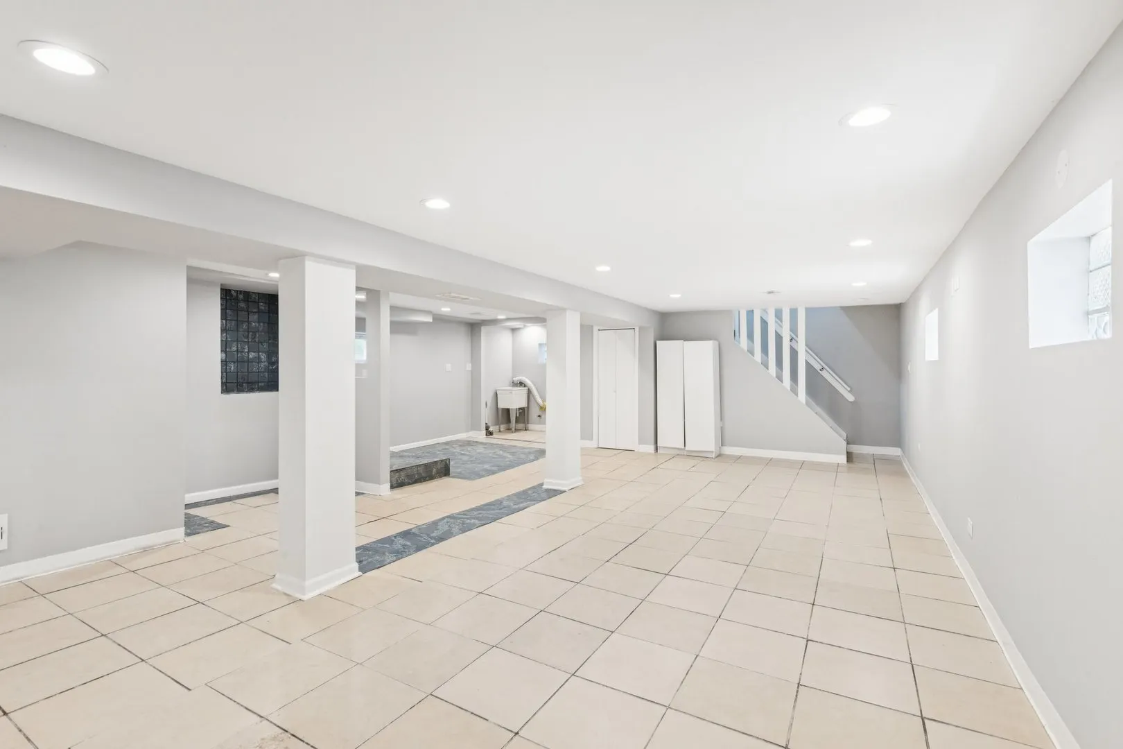 8753 S TROY Avenue IL
