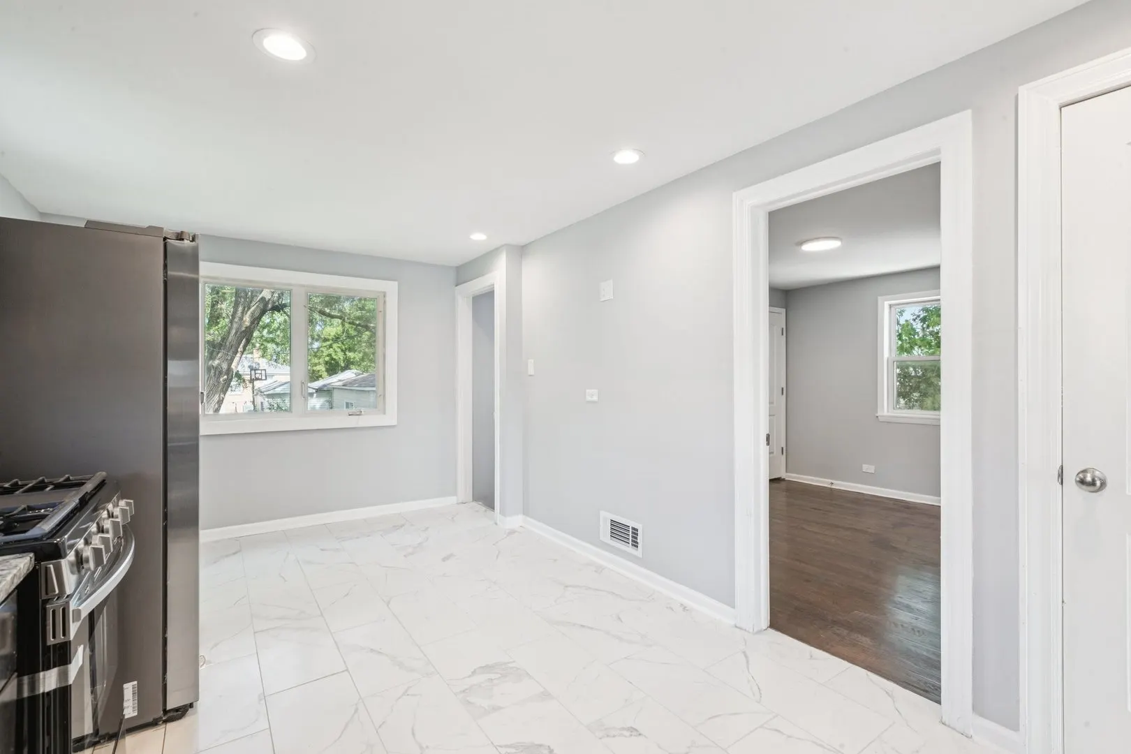 8753 S TROY Avenue IL