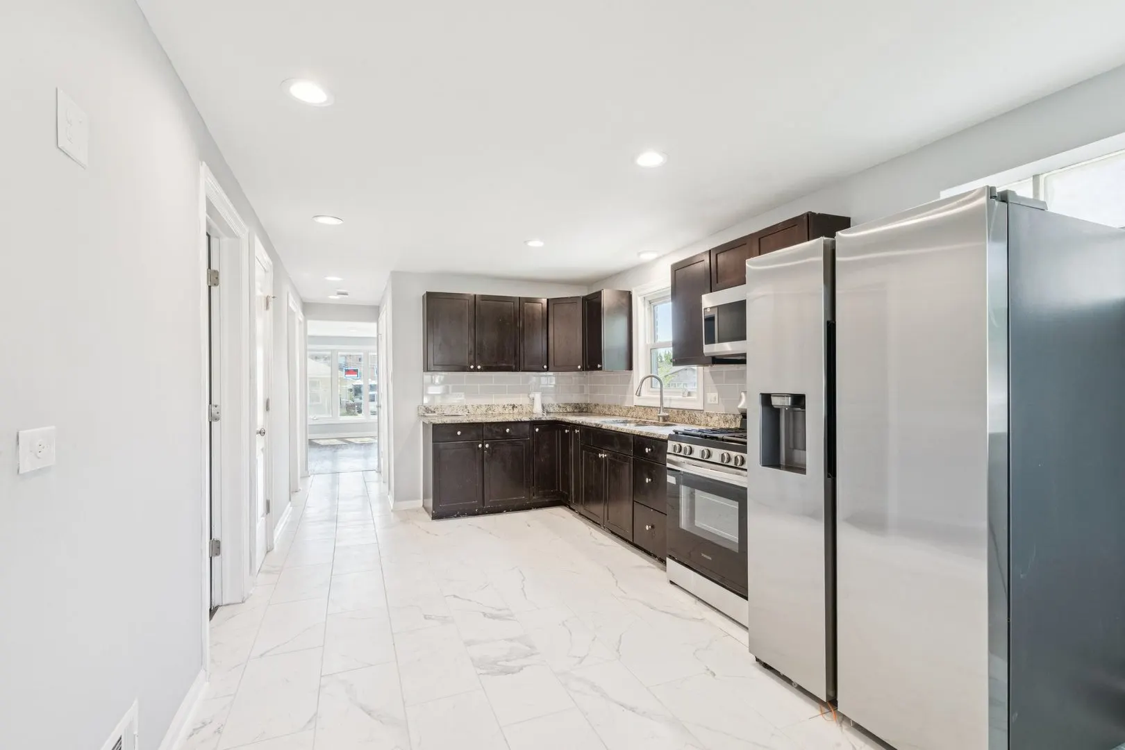 8753 S TROY Avenue IL