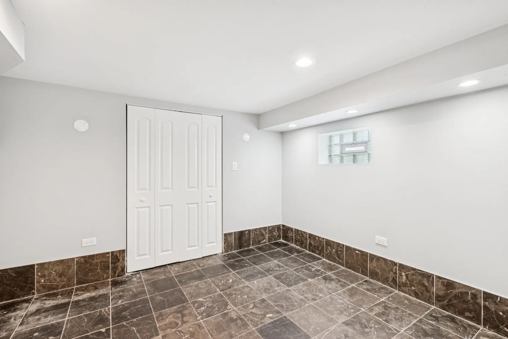 8753 S TROY Avenue IL
