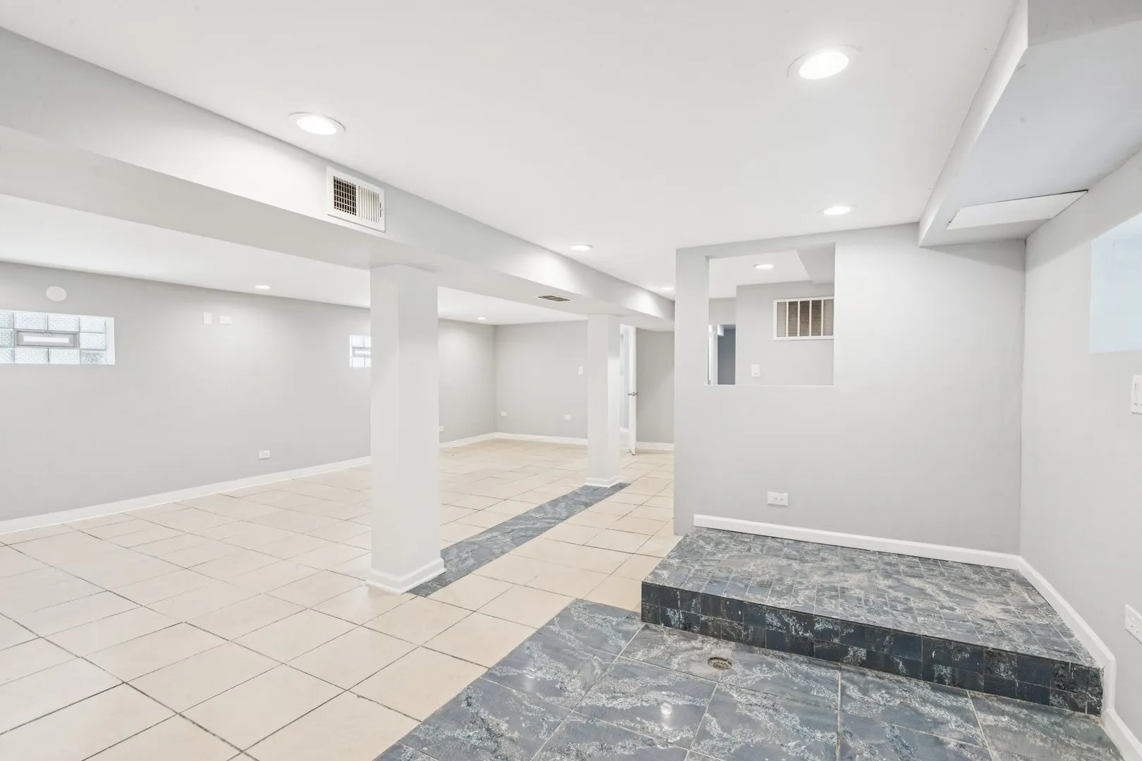 8753 S TROY Avenue IL