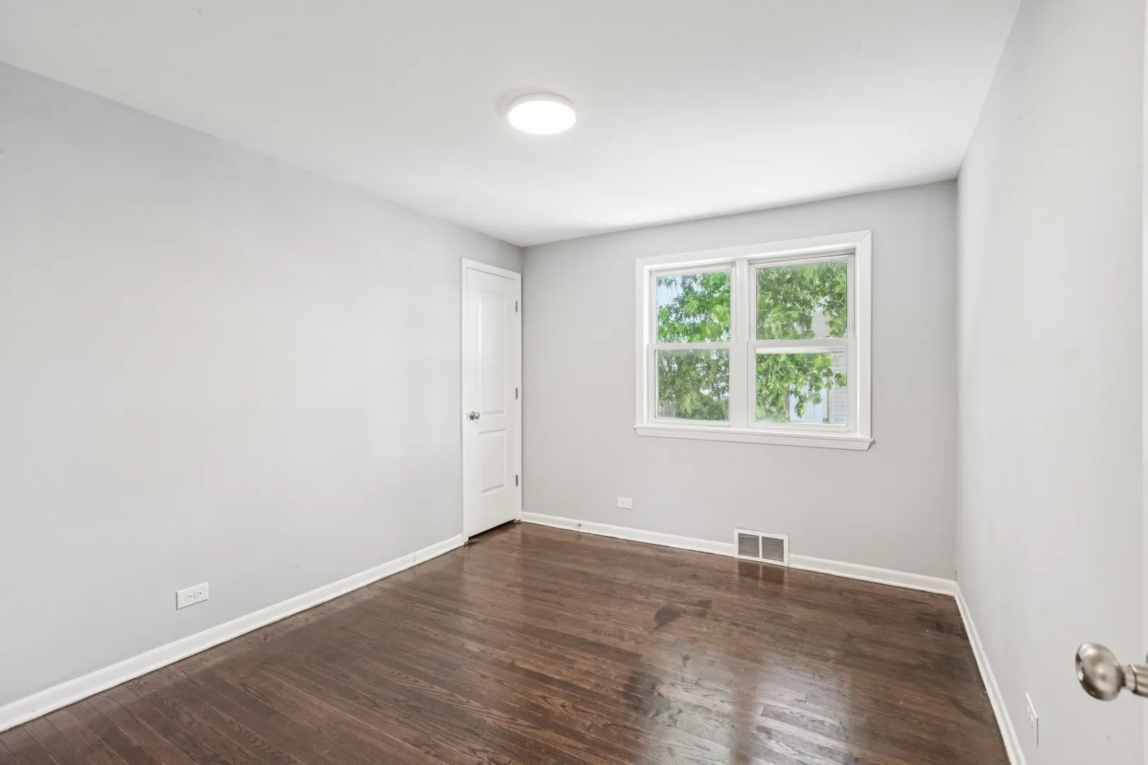 8753 S TROY Avenue IL