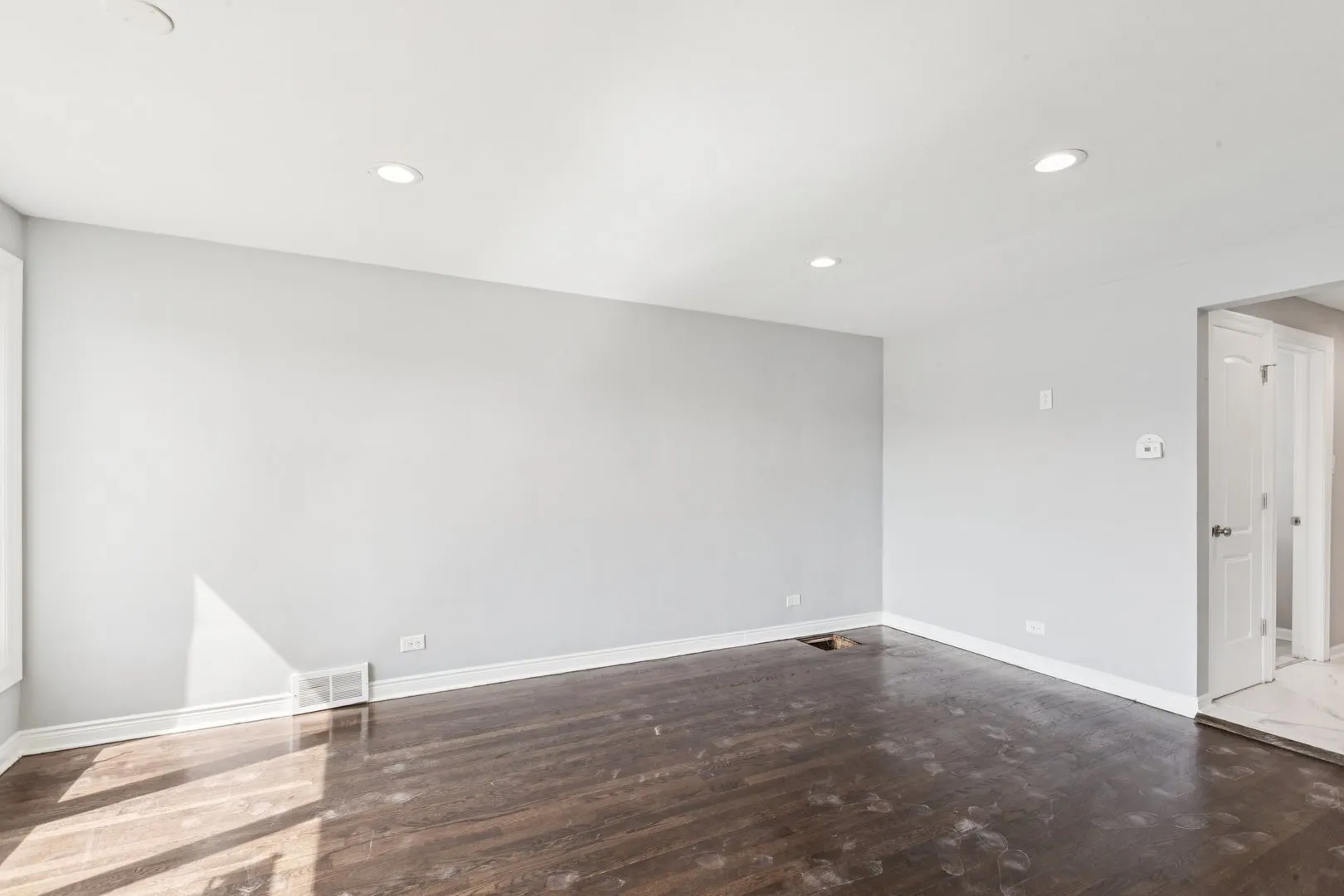 8753 S TROY Avenue IL