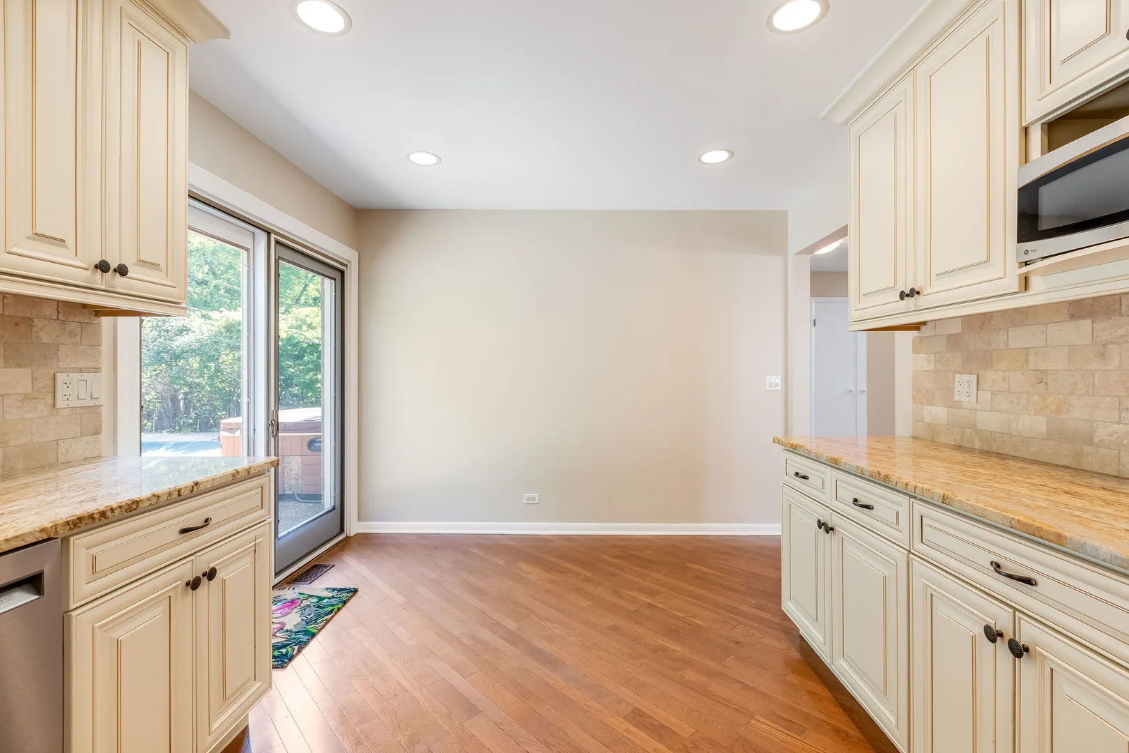 3528 Riverside Drive IL