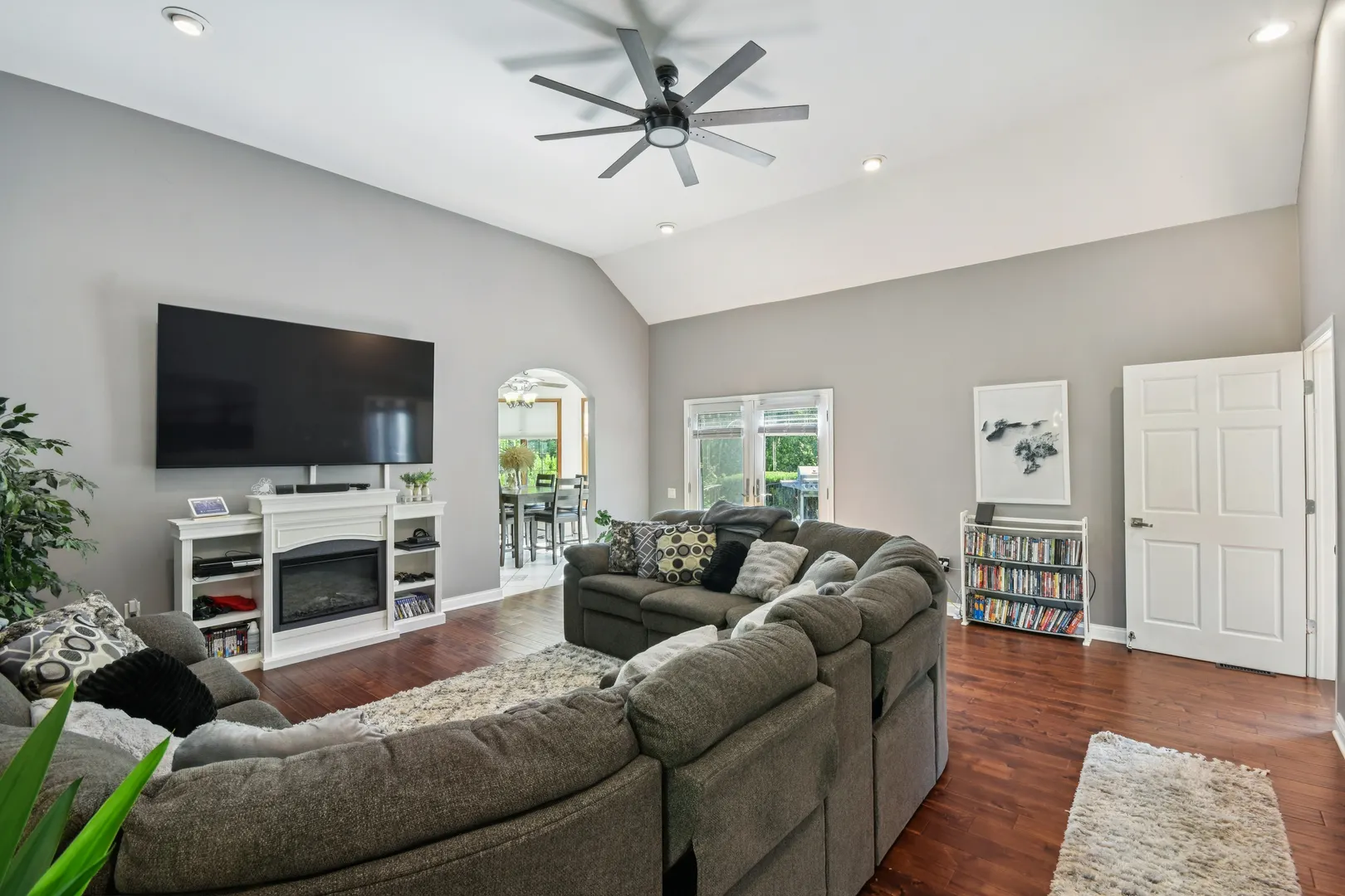 1020 Gladys Avenue IL