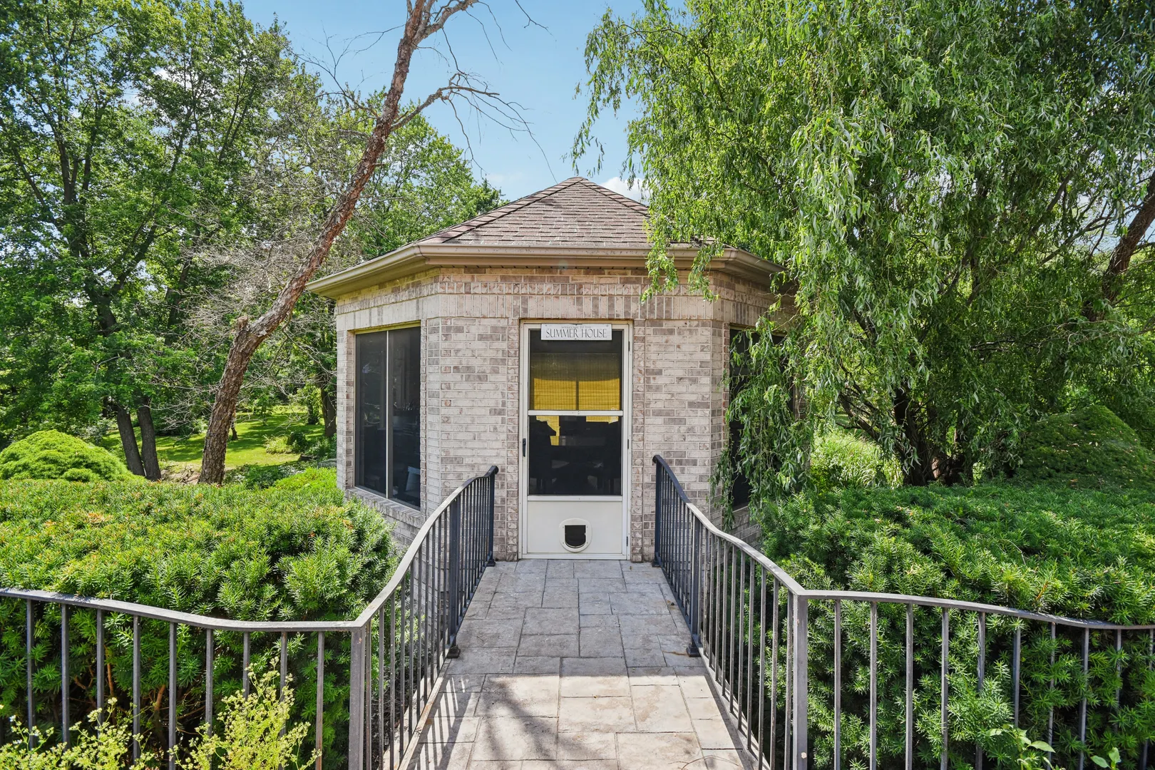 1020 Gladys Avenue IL