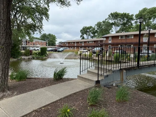 1810 W Hatherleigh Court 2B IL