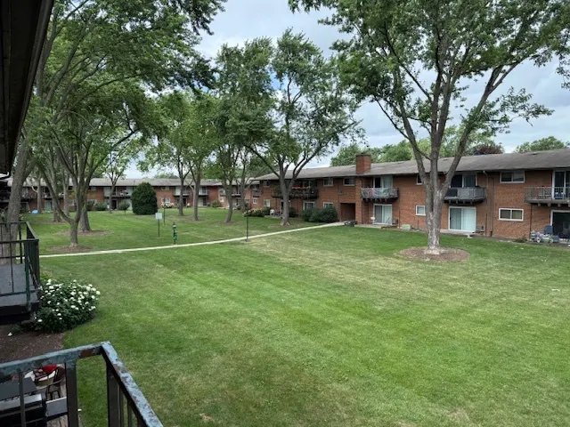 1810 W Hatherleigh Court 2B IL