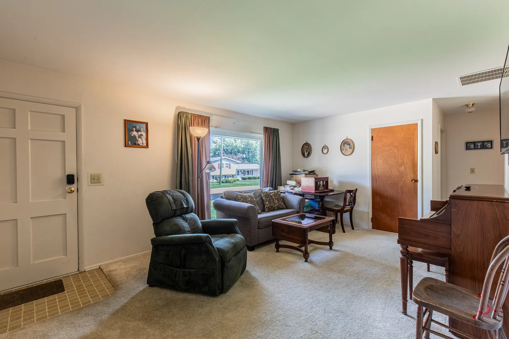 698 Downey Drive IL