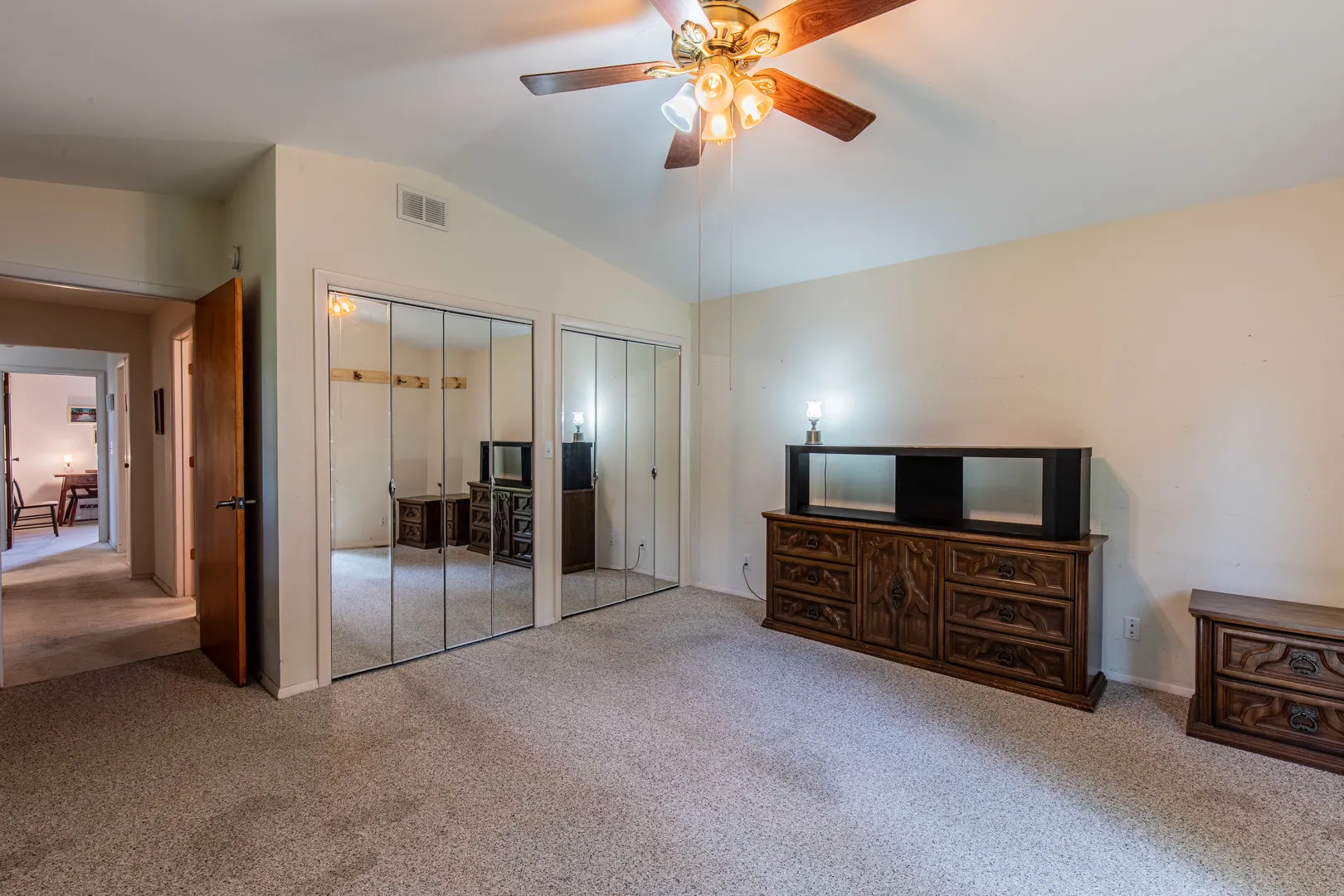 698 Downey Drive IL