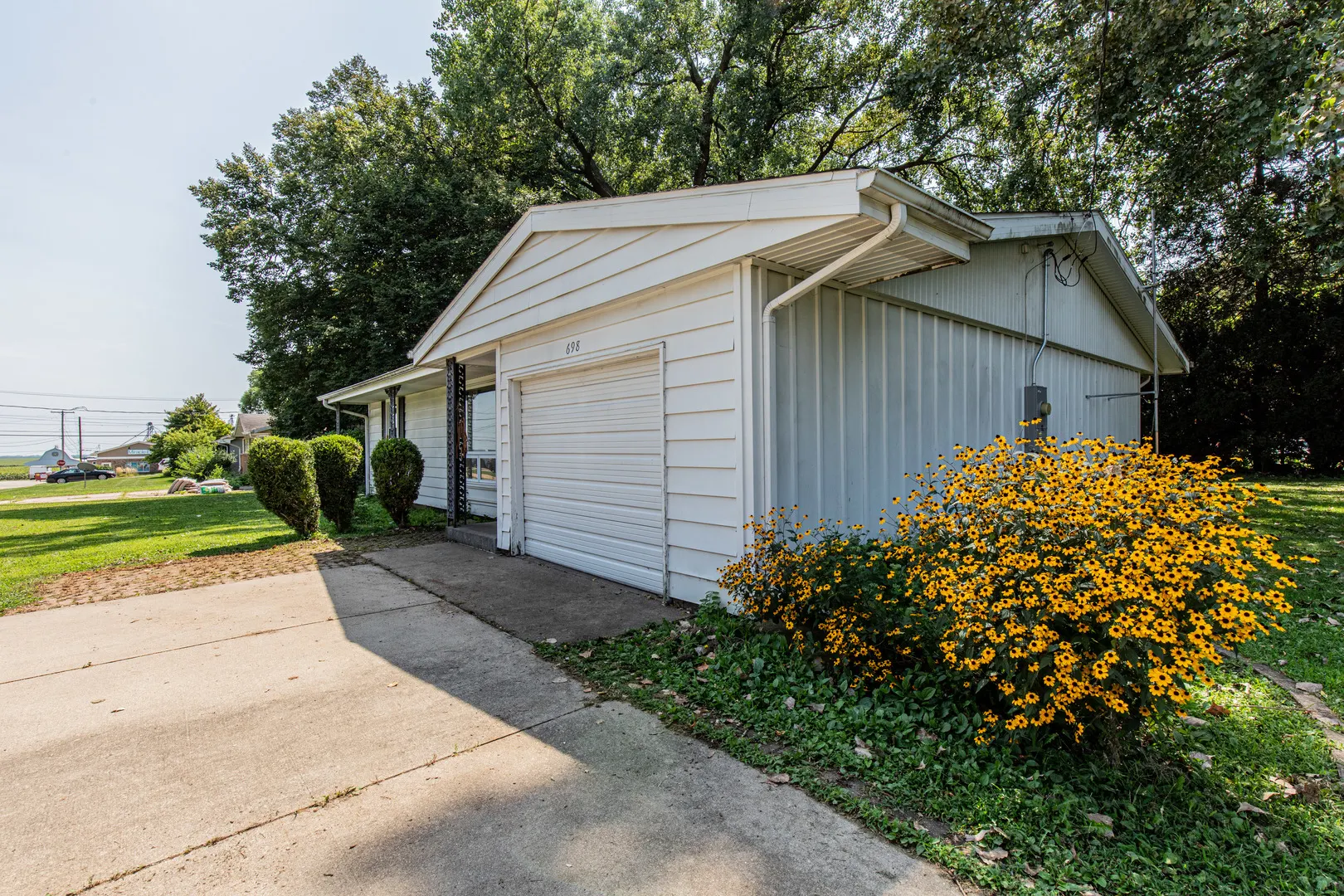 698 Downey Drive IL