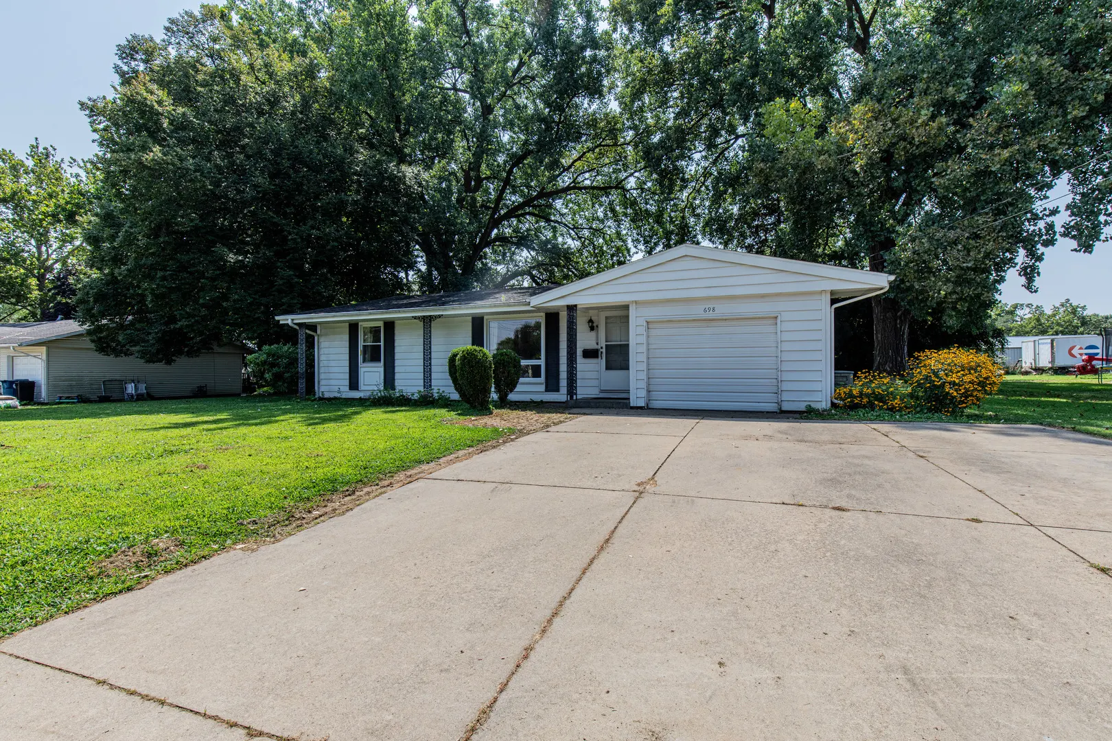 698 Downey Drive IL