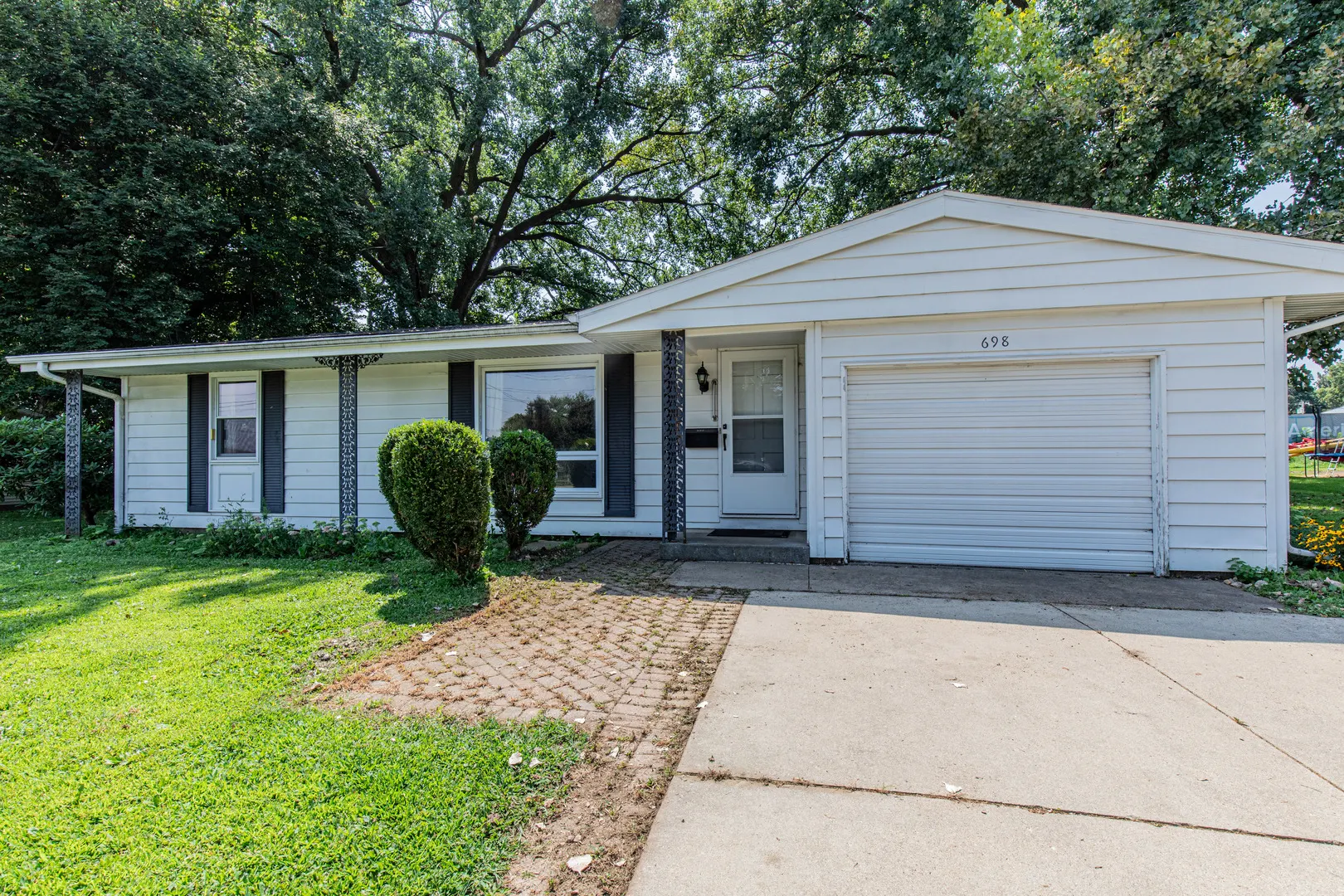 698 Downey Drive IL