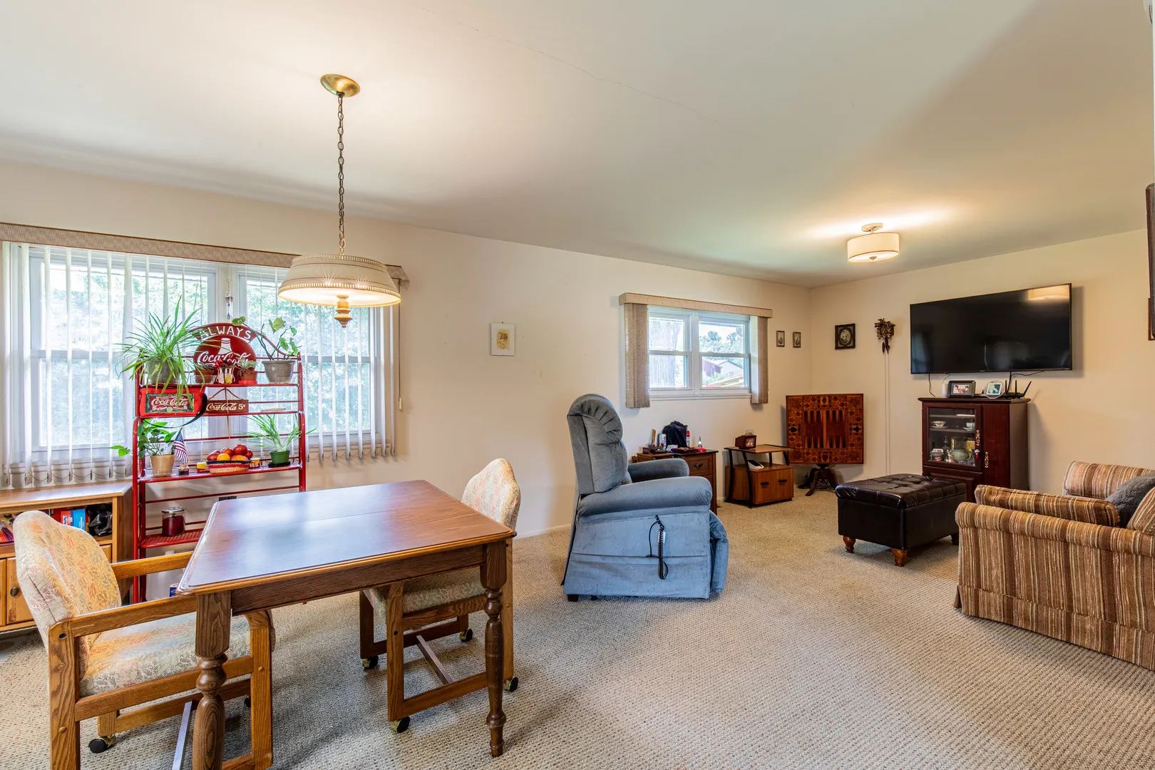 698 Downey Drive IL