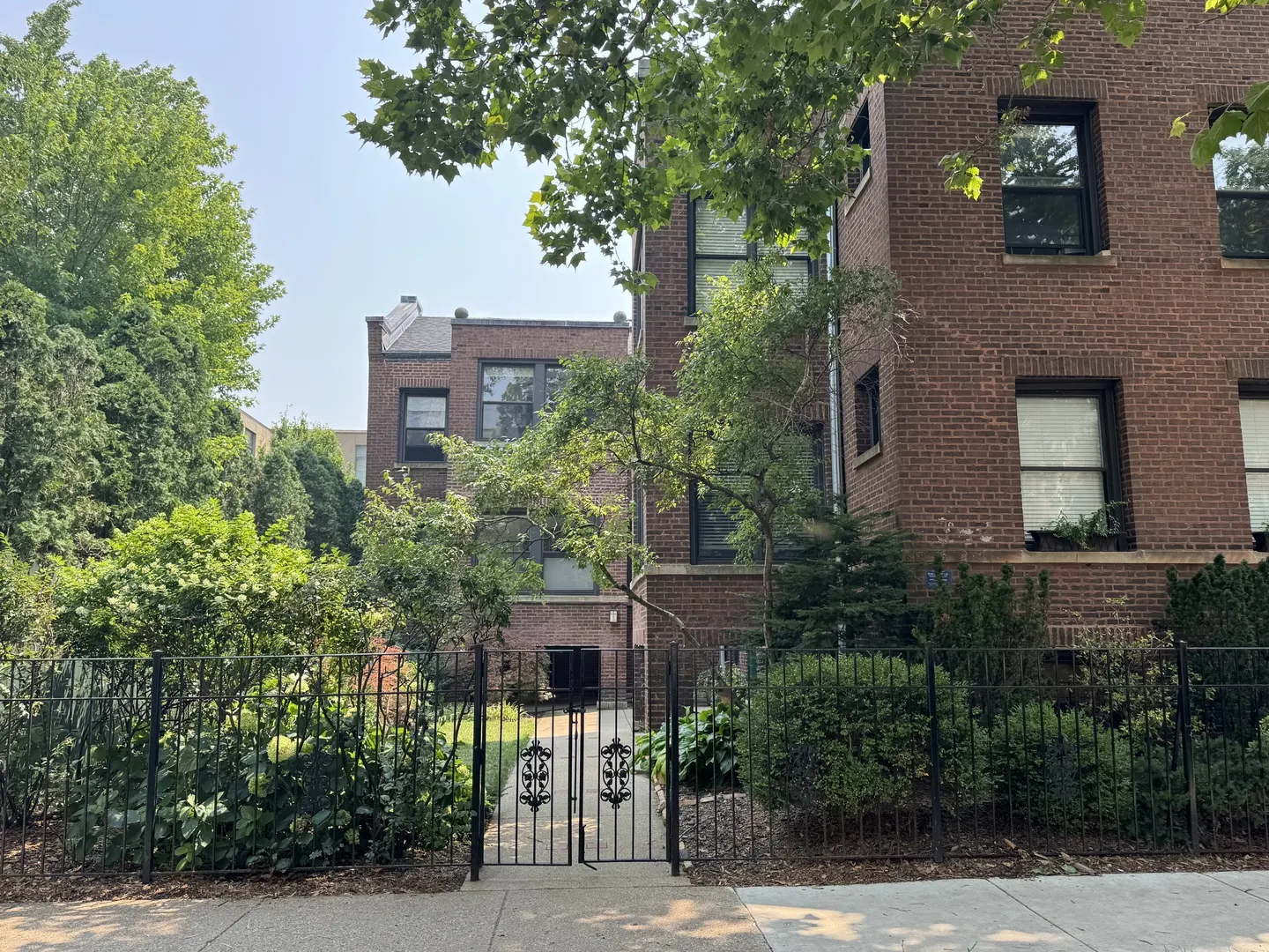617 W CORNELIA Avenue G IL