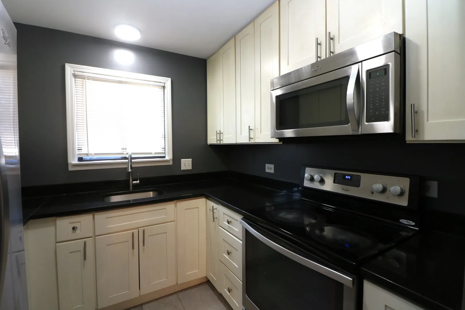 266 12th Street 3F IL