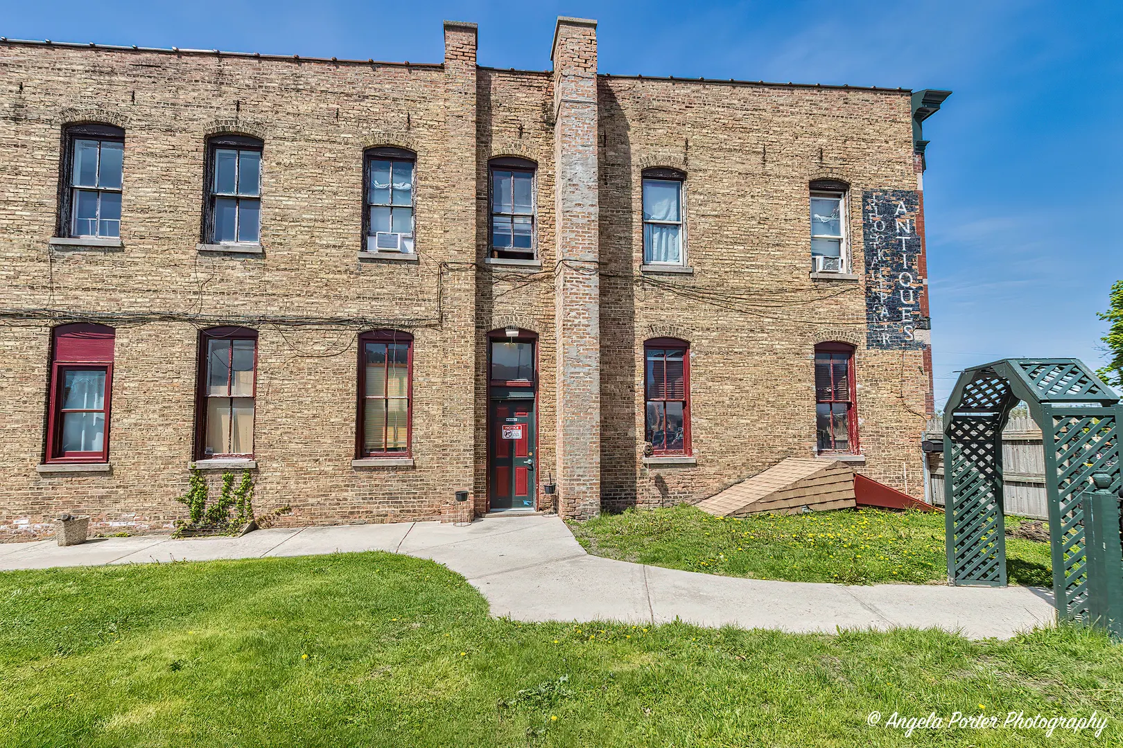 3937 & 3939 Main Street IL