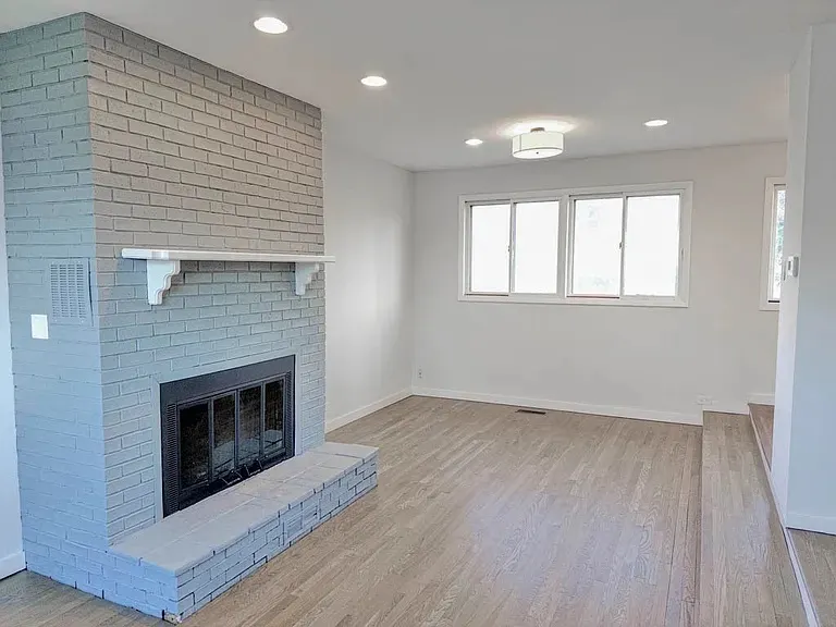 3303 Charlemagne Avenue IL