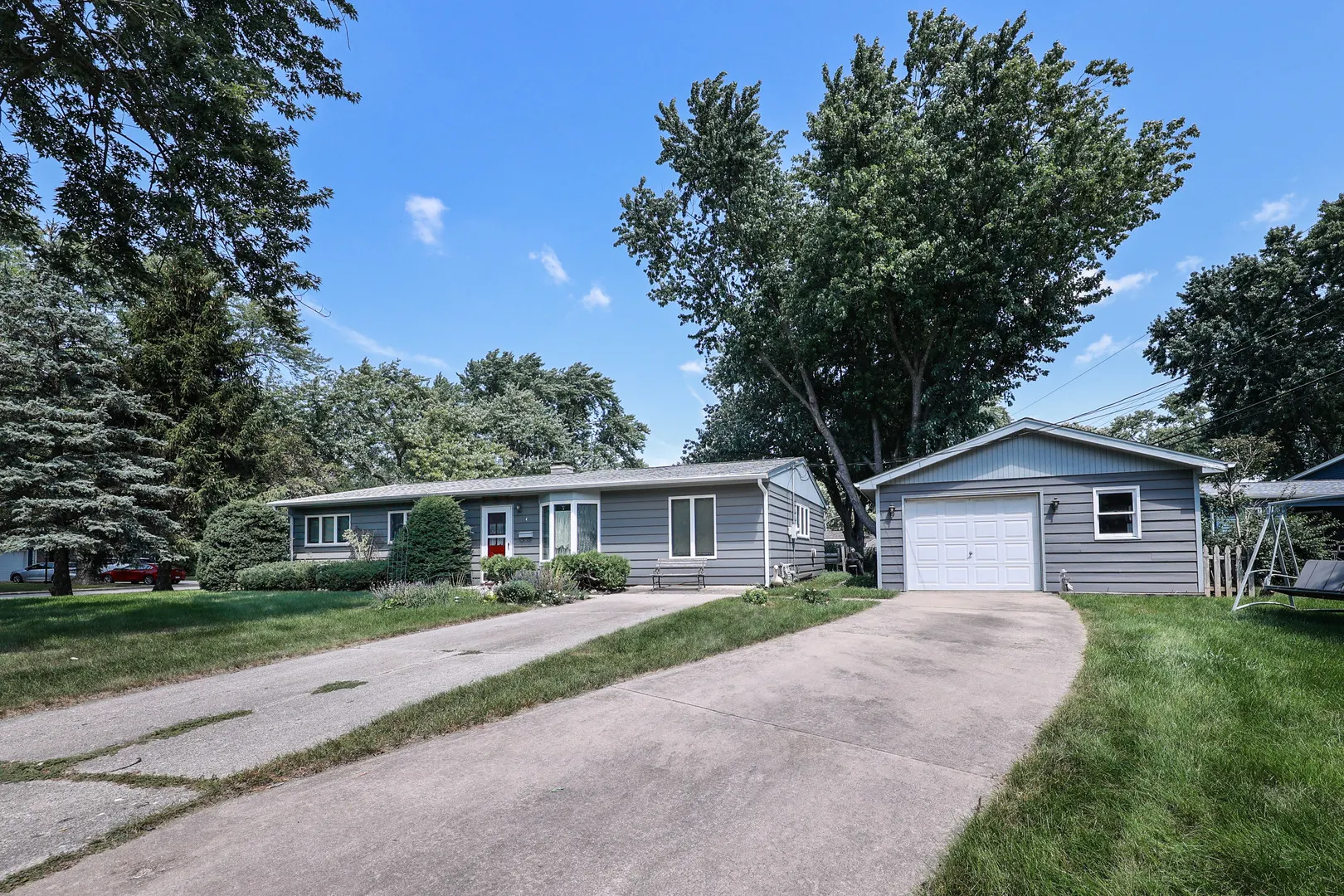 4 Crestwood Court IL