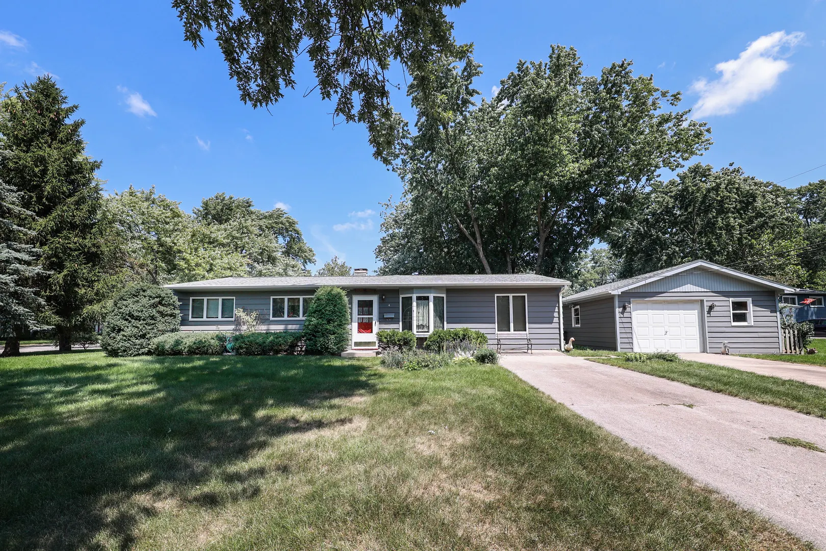 4 Crestwood Court IL