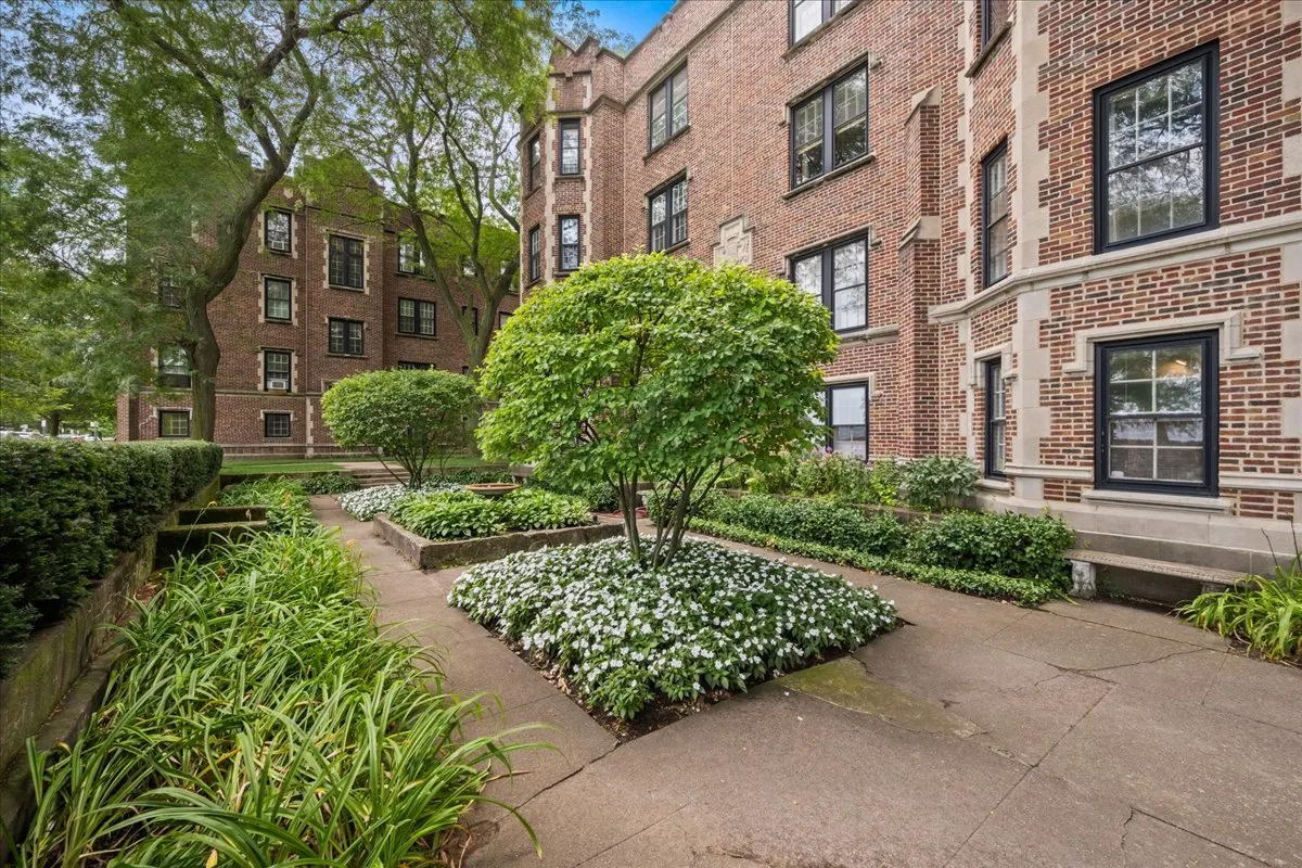 574 Sheridan Square 3 IL