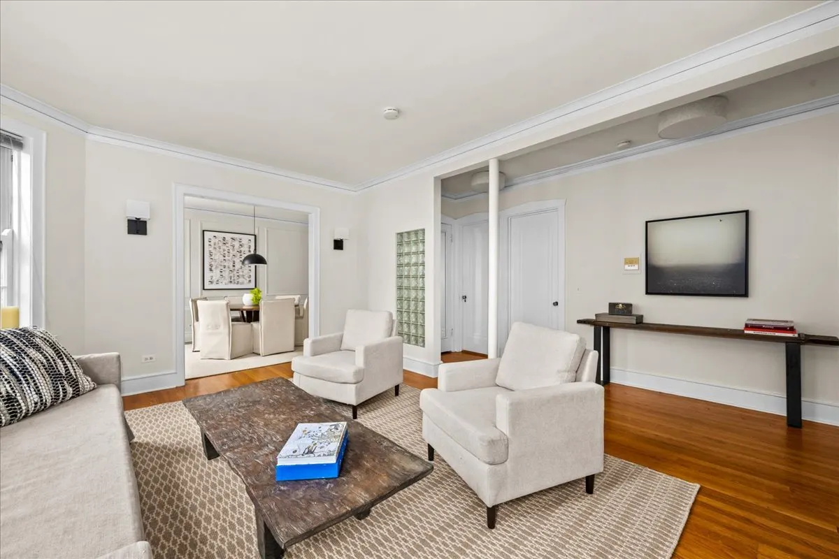 574 Sheridan Square 3 IL