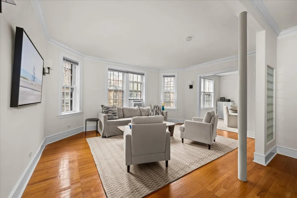 574 Sheridan Square 3 IL