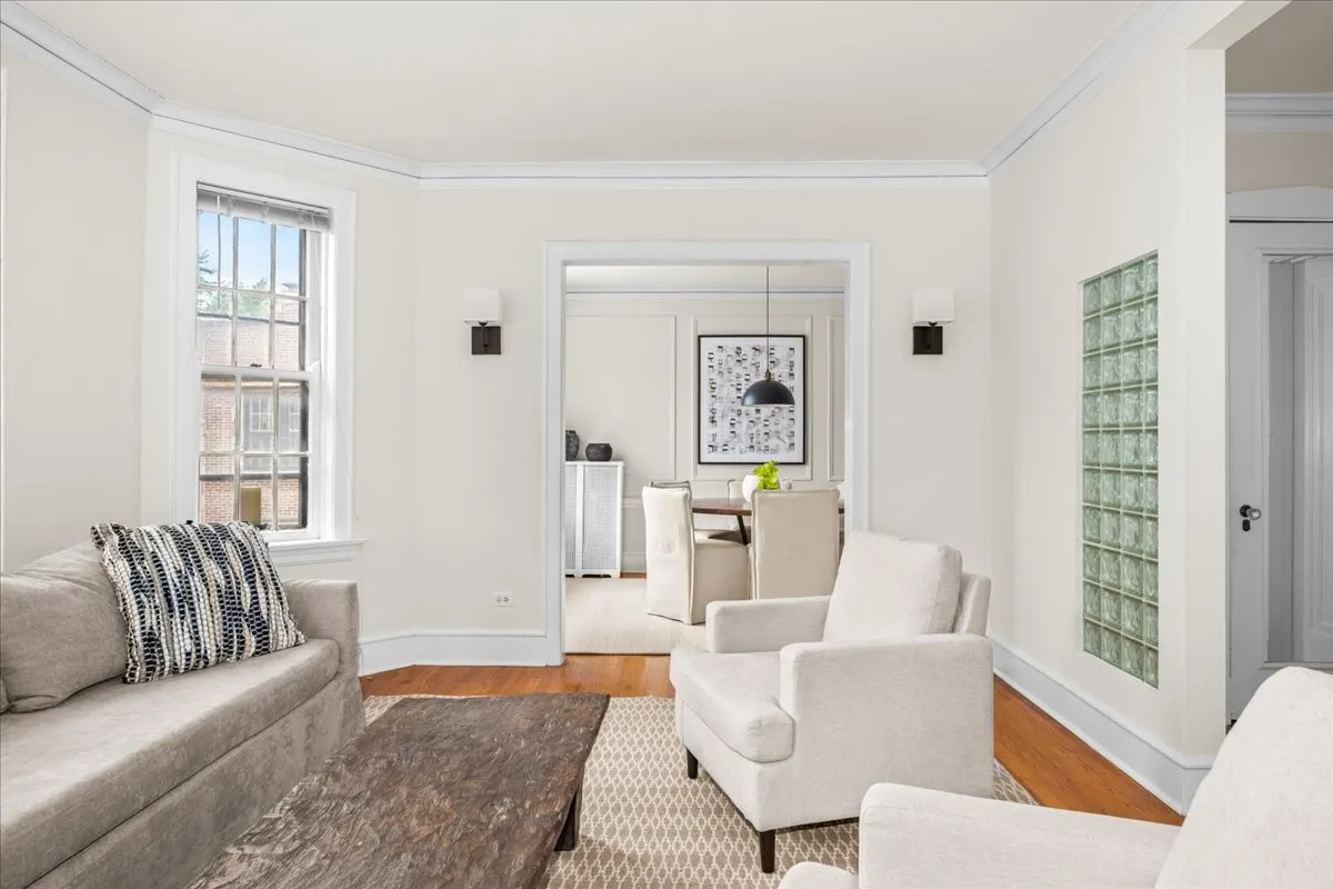 574 Sheridan Square 3 IL