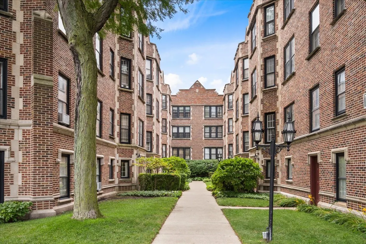 574 Sheridan Square 3 IL