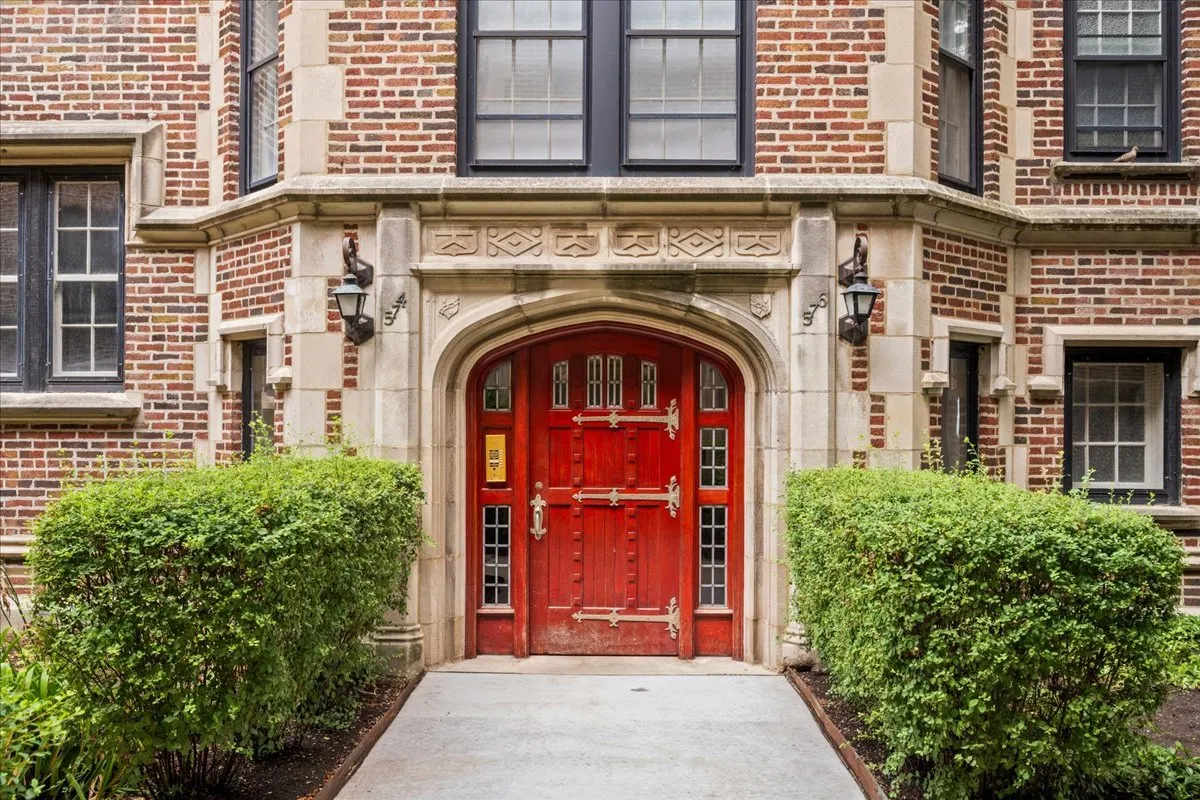 574 Sheridan Square 3 IL