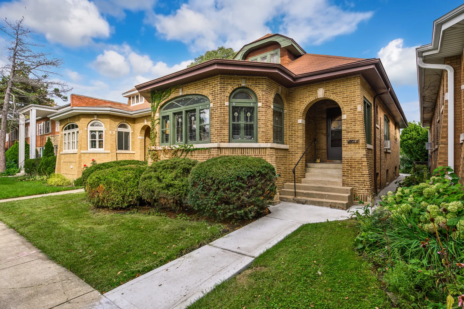 6739 N Rockwell Street IL