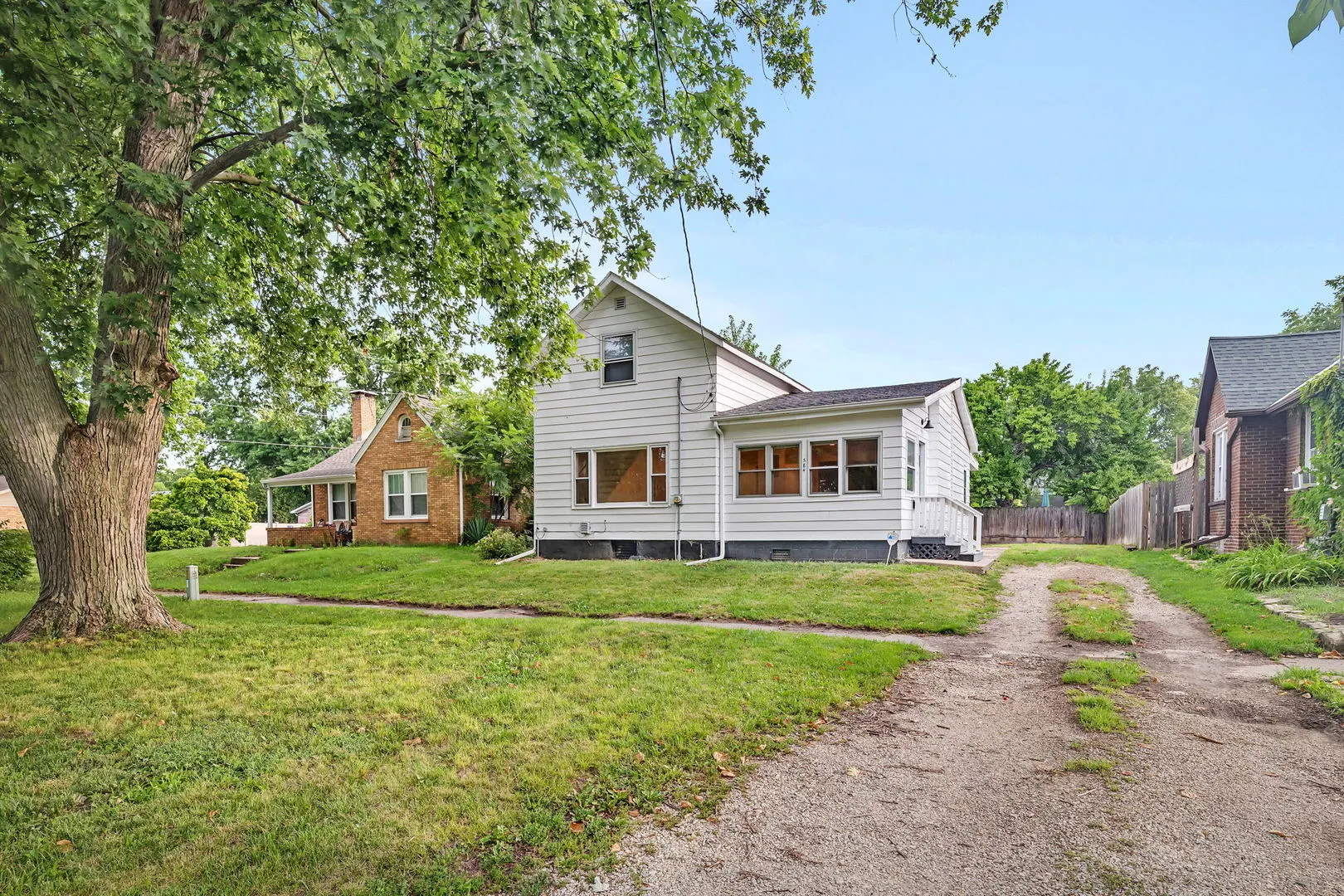 584 Broadway Street IL
