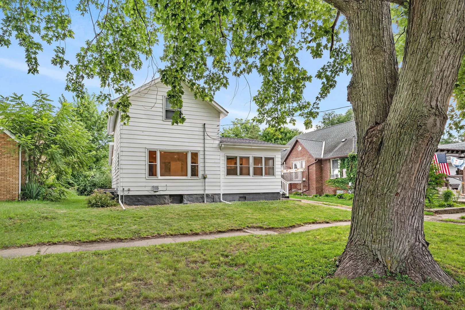 584 Broadway Street IL