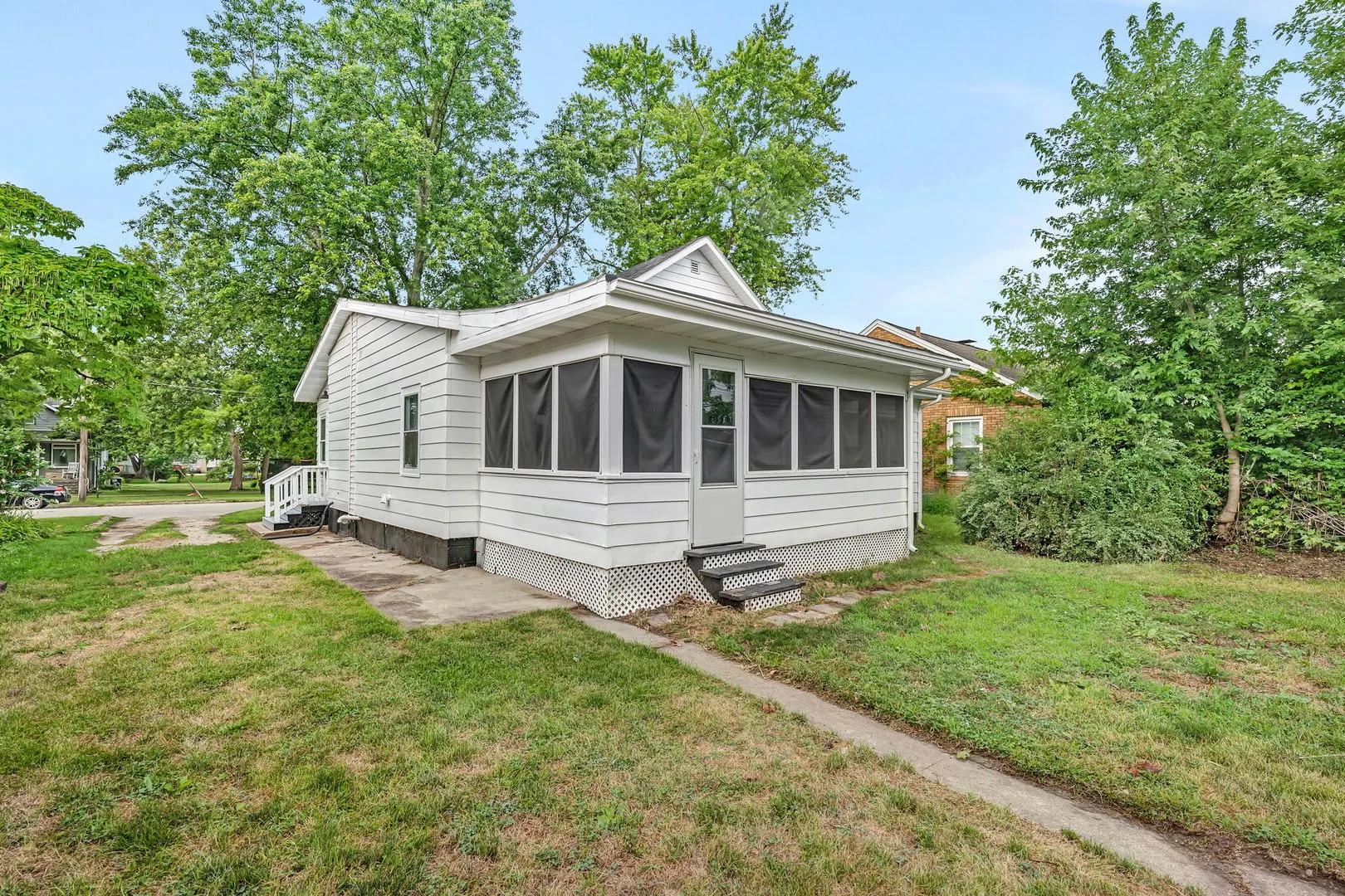 584 Broadway Street IL