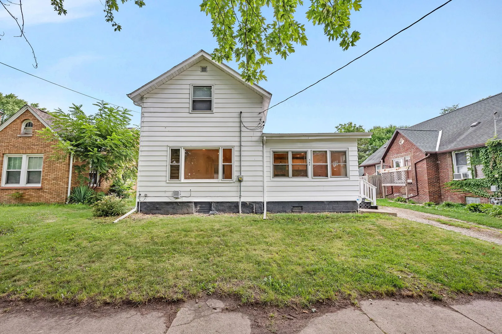 584 Broadway Street IL