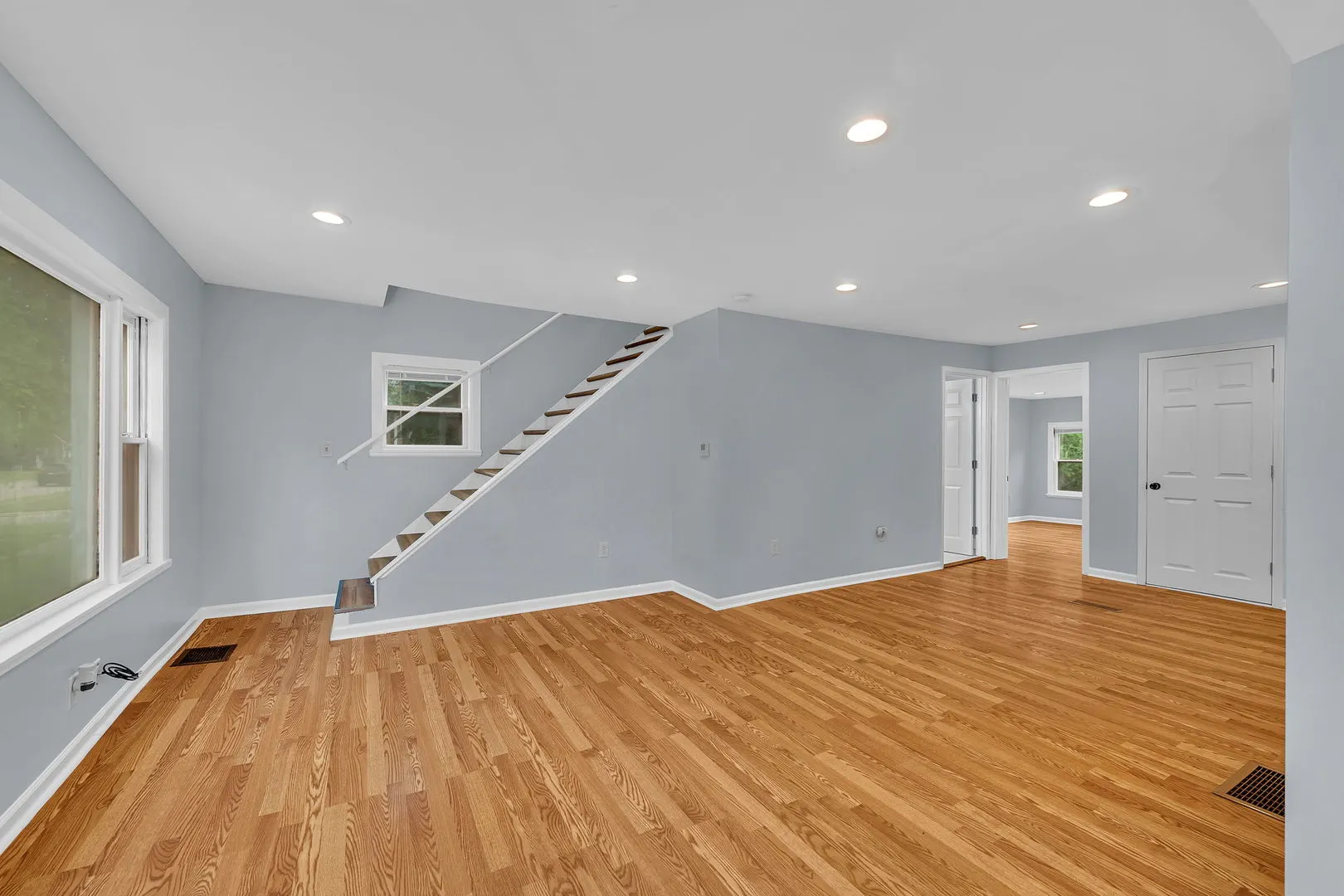 584 Broadway Street IL
