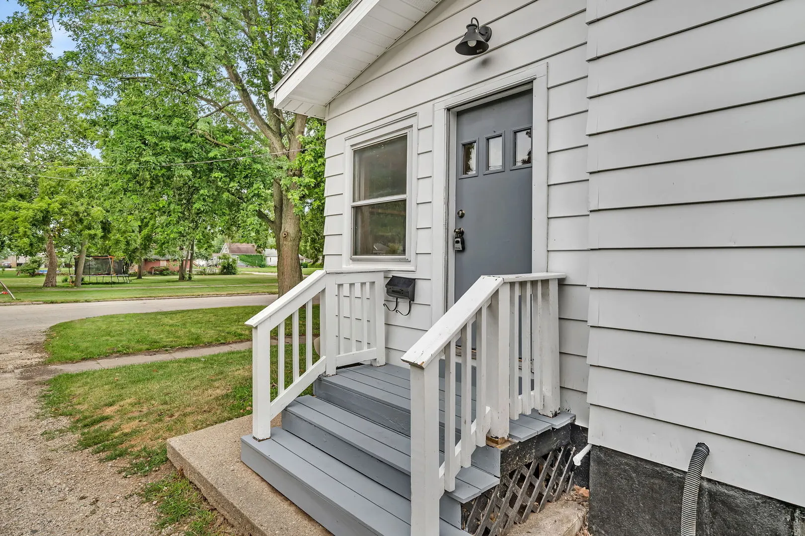 584 Broadway Street IL