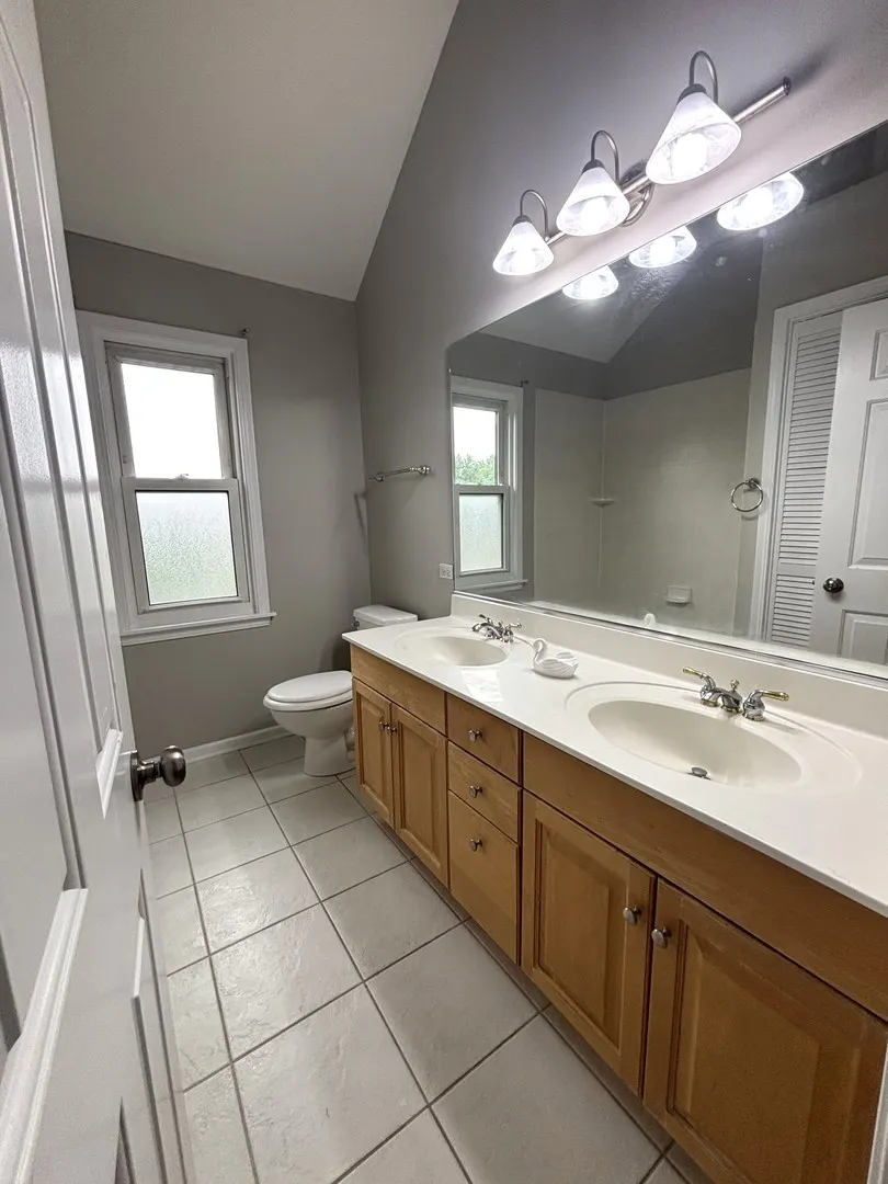 375 W Devon Avenue IL