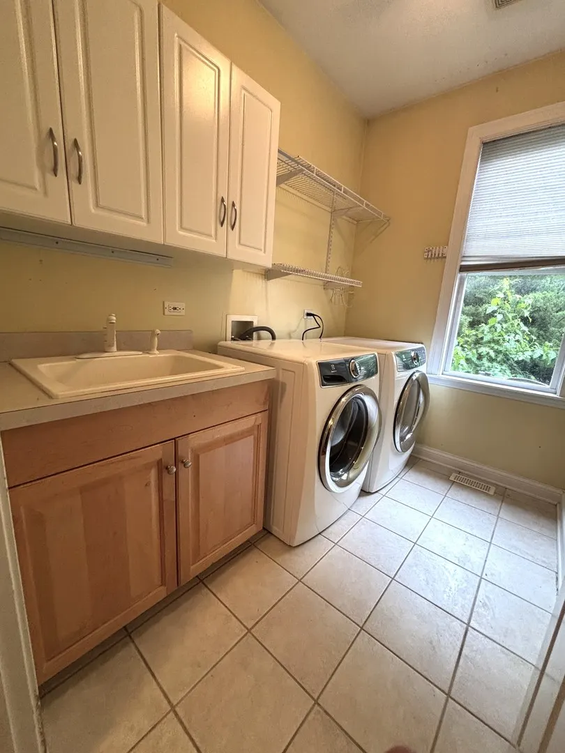 375 W Devon Avenue IL