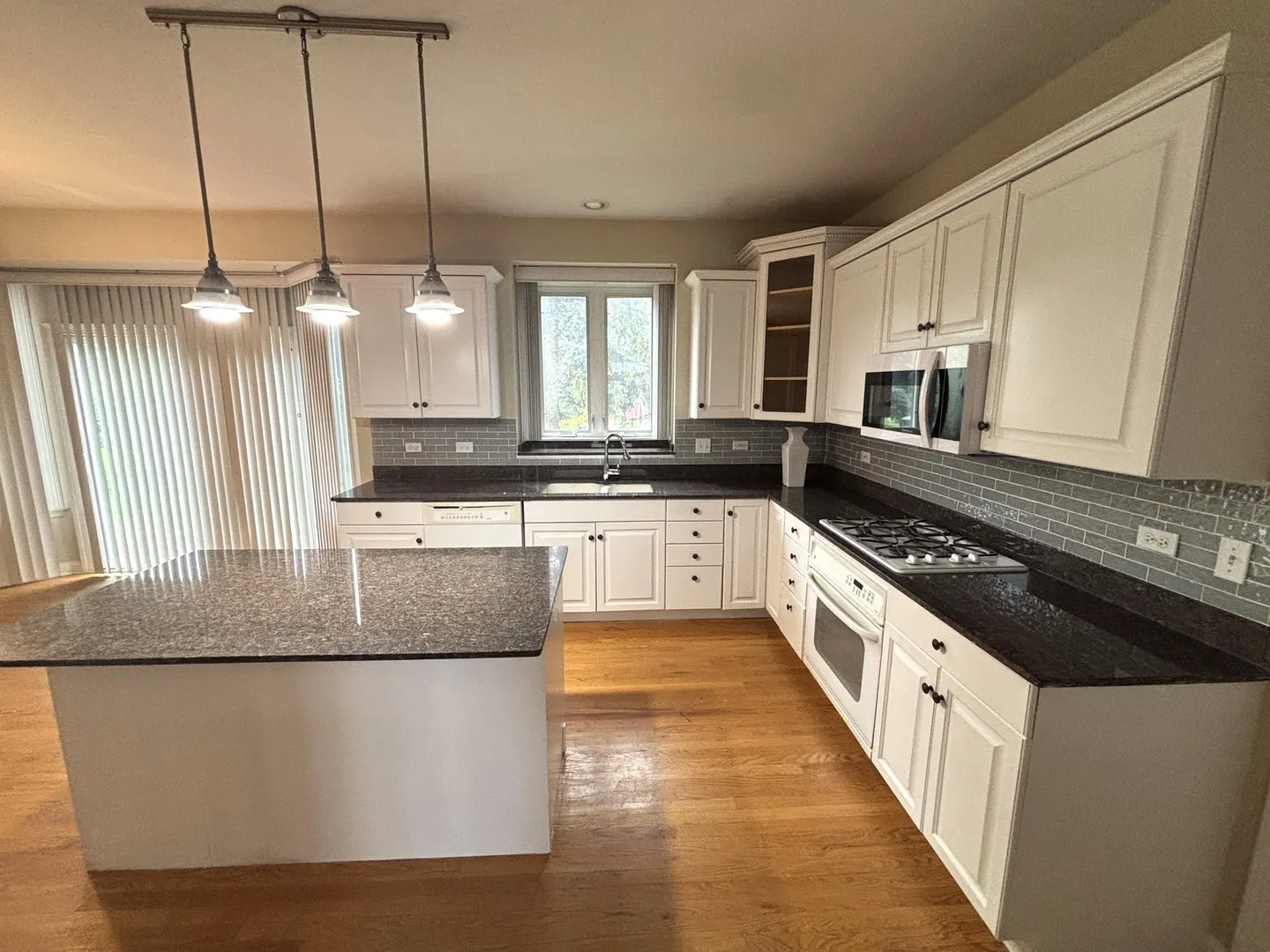 375 W Devon Avenue IL