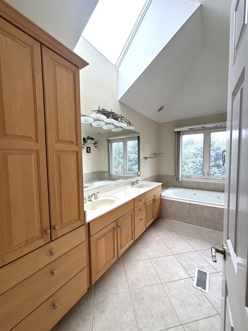 375 W Devon Avenue IL