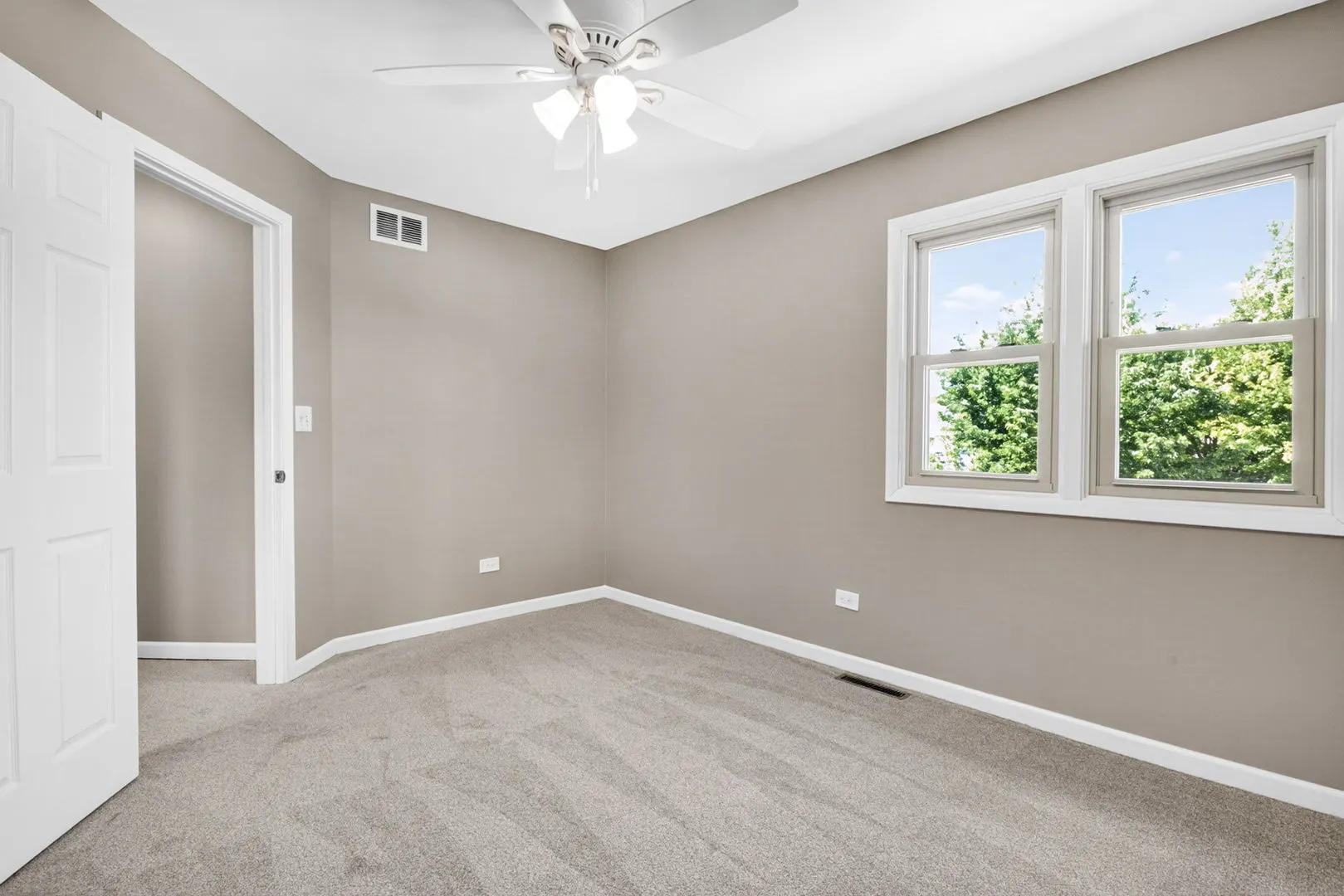 606 Briarwood Court IL