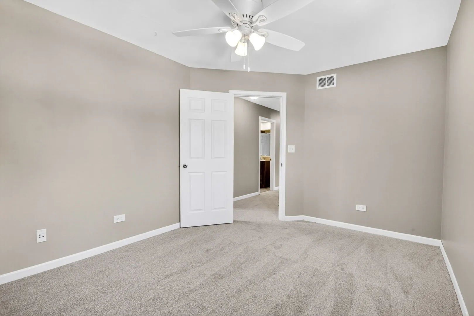 606 Briarwood Court IL