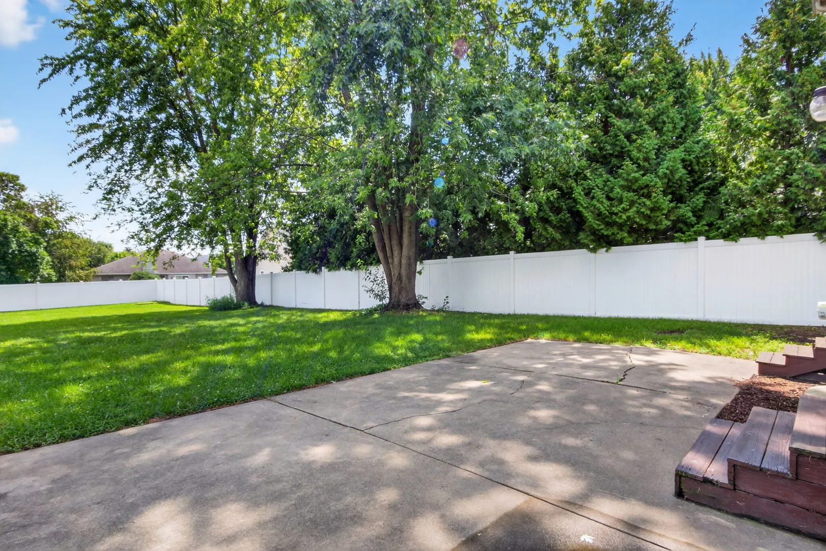 606 Briarwood Court IL