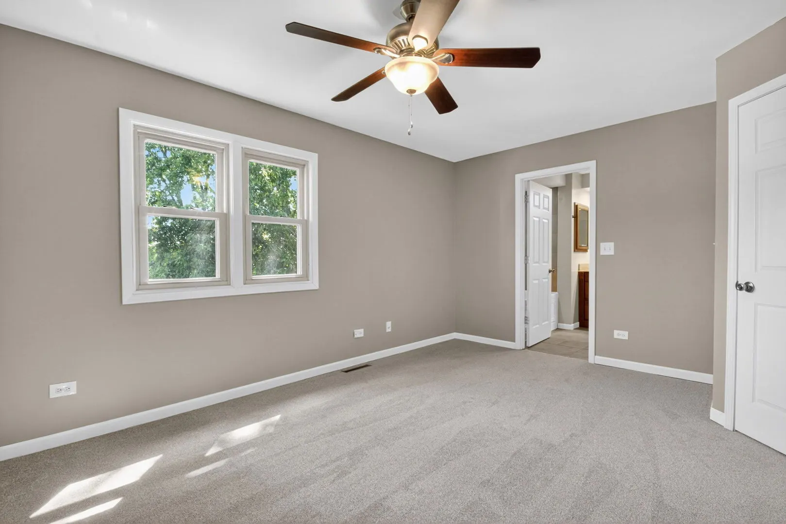 606 Briarwood Court IL