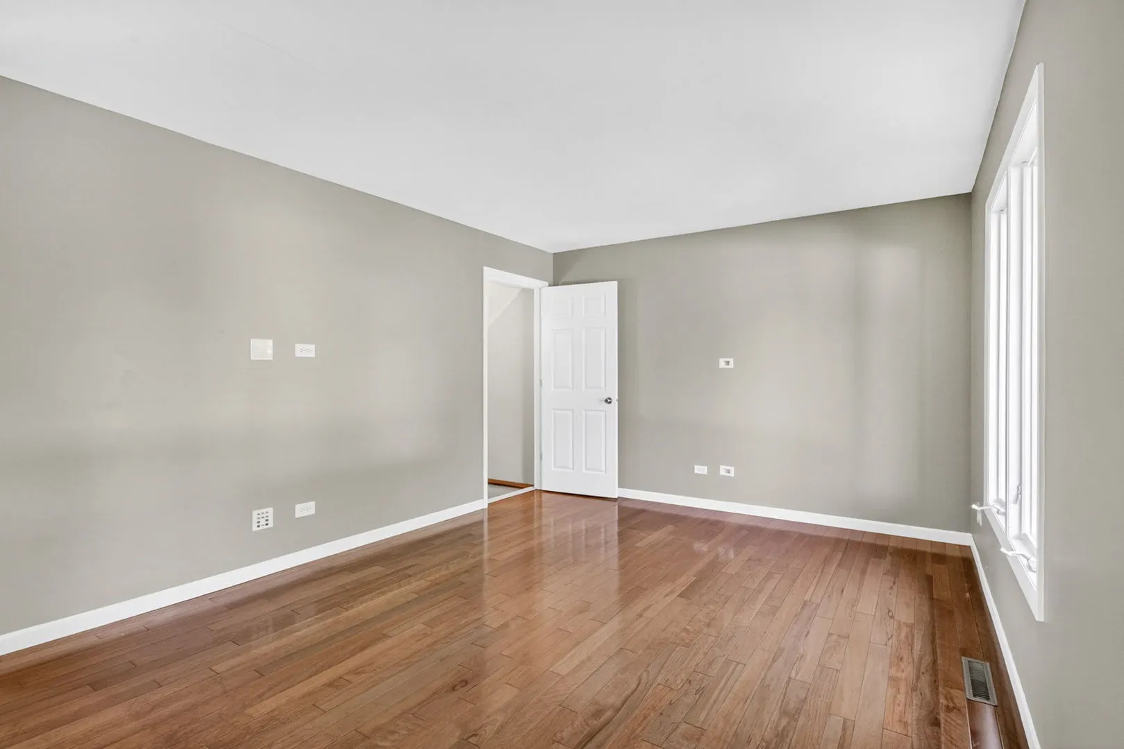 606 Briarwood Court IL