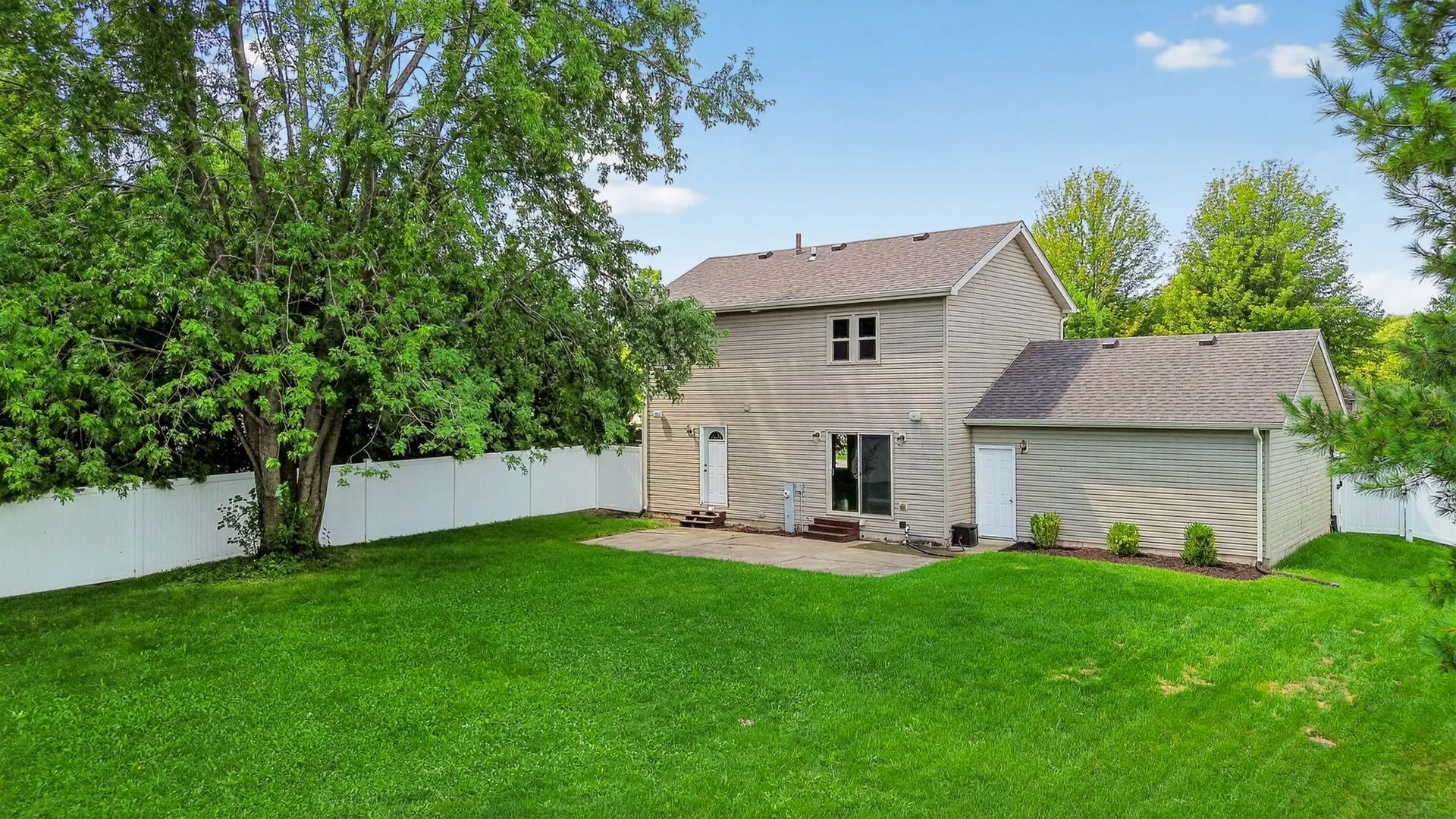 606 Briarwood Court IL
